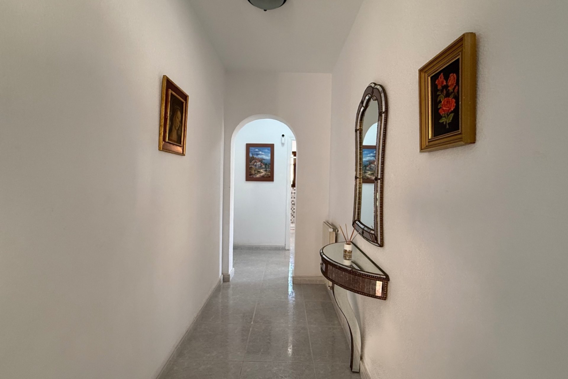 Használt Ingatlanok - Villa -
Orihuela - Inland