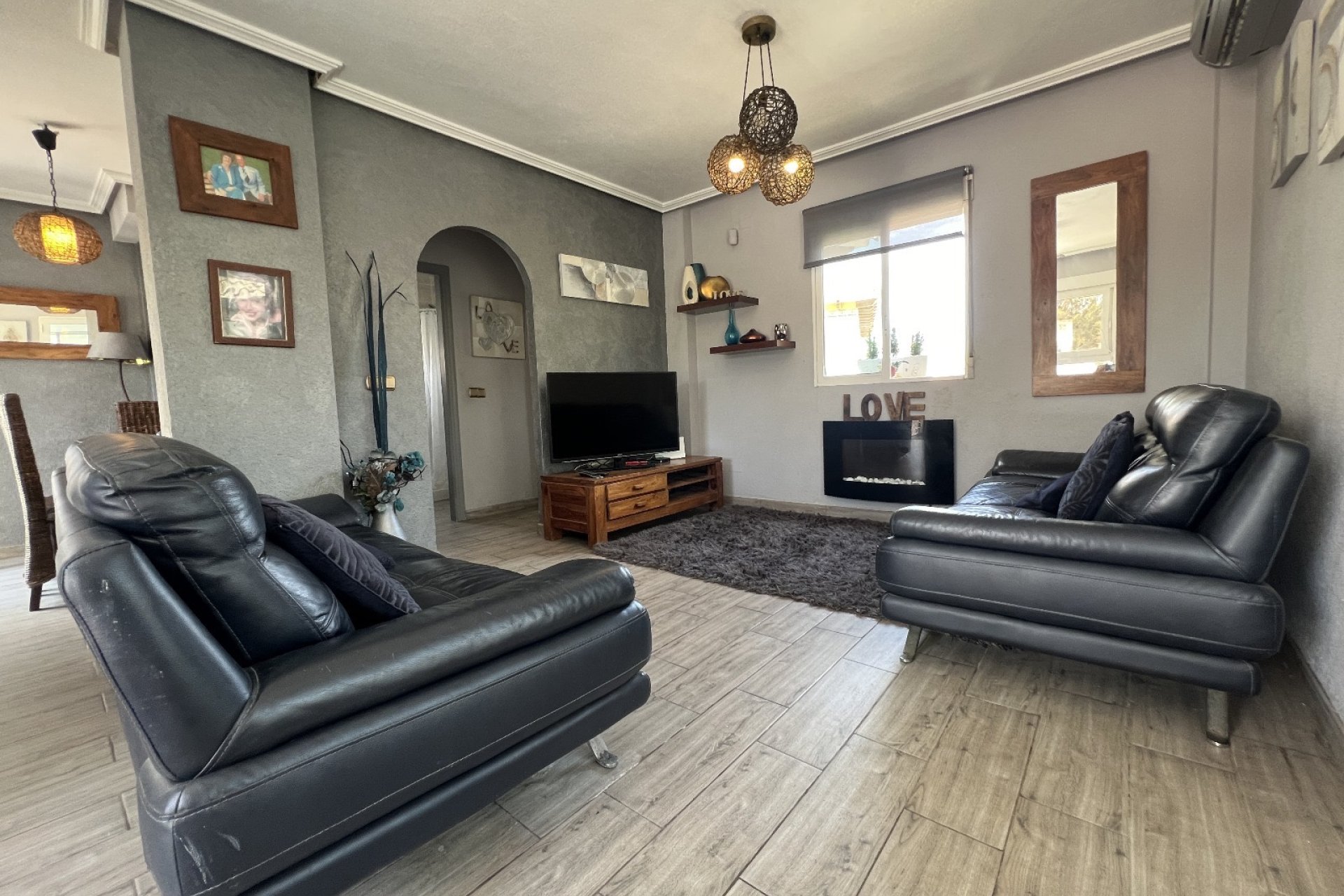 Használt Ingatlanok - Villa -
Orihuela - Inland