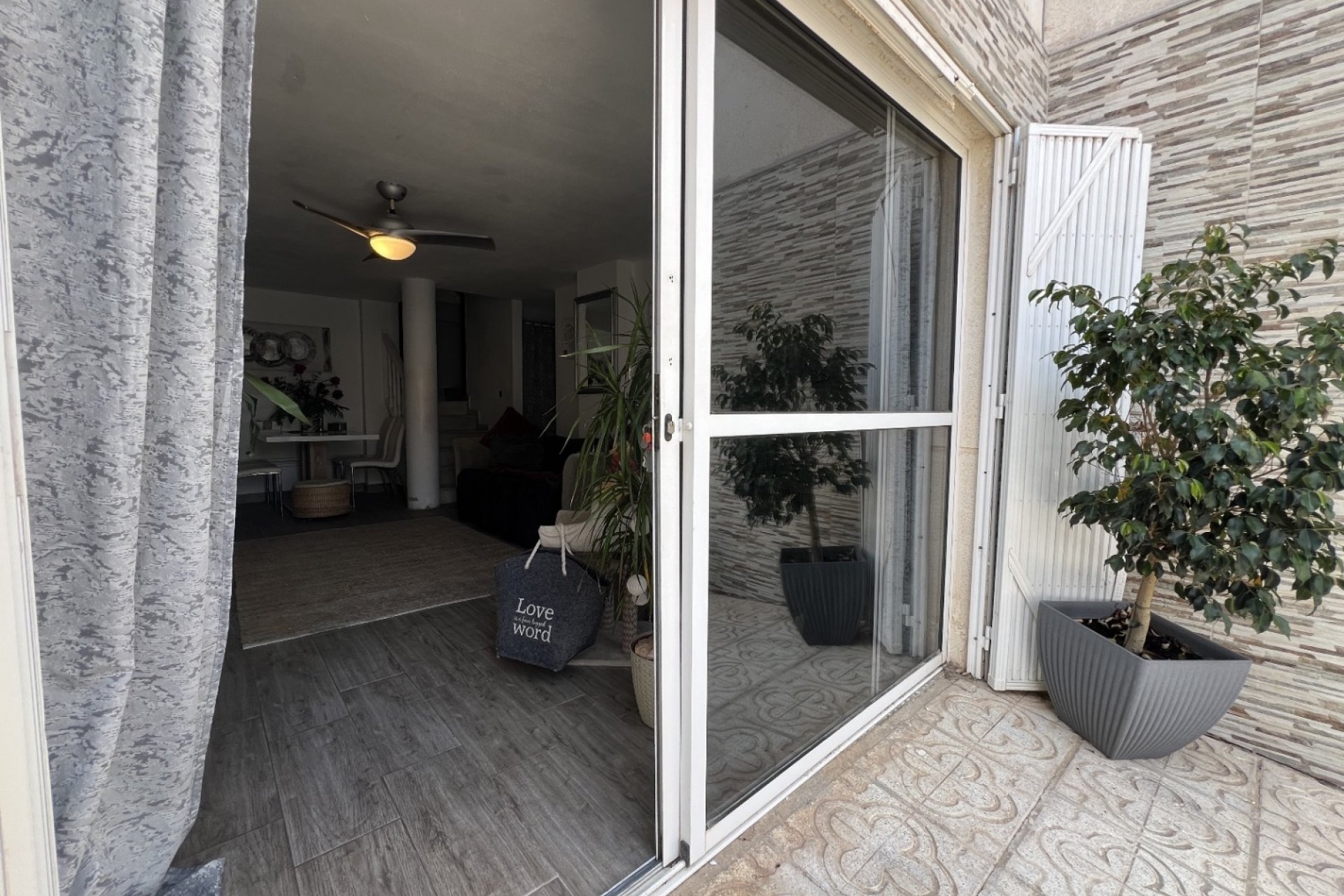 Használt Ingatlanok - Villa -
Orihuela - Inland