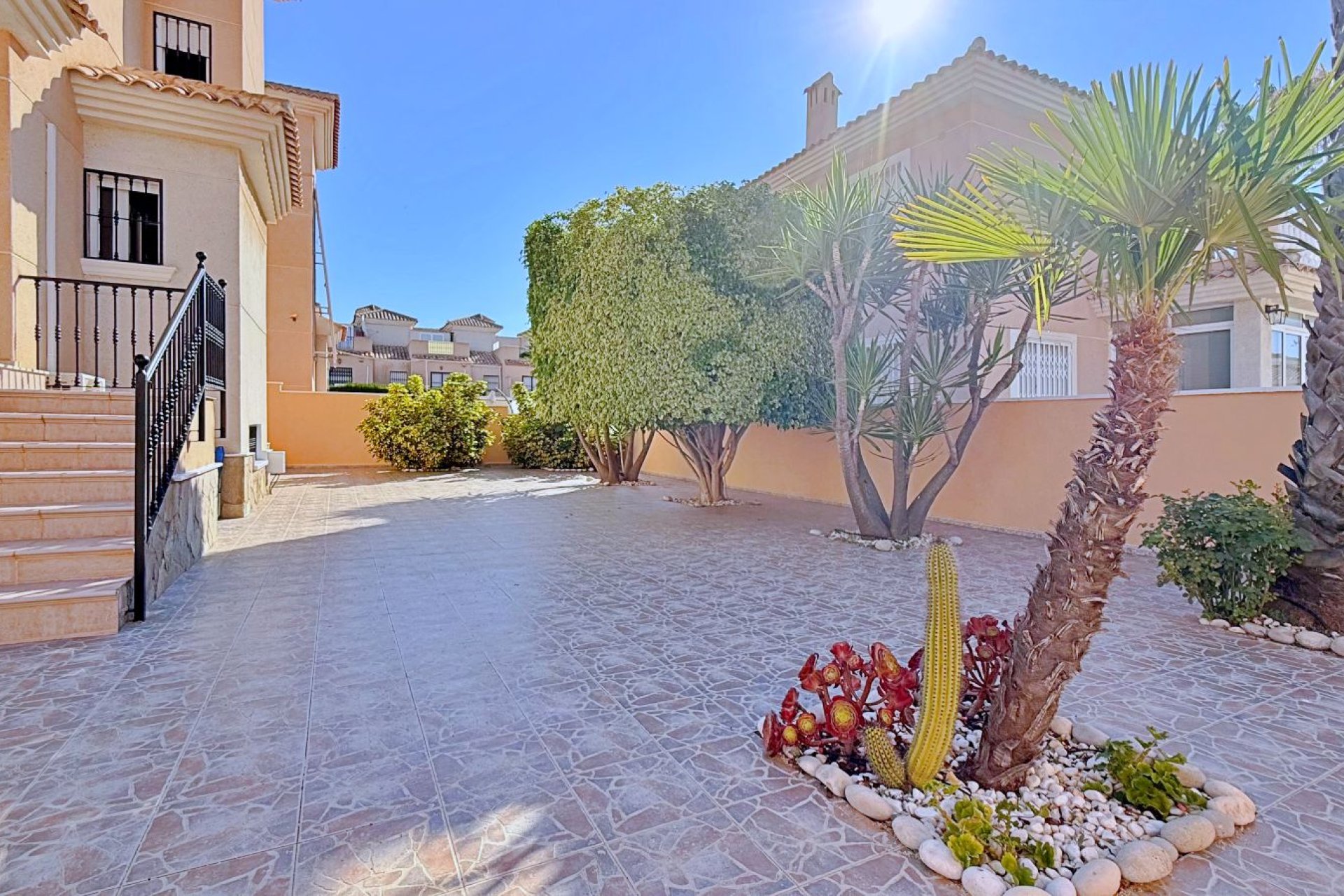 Használt Ingatlanok - Villa -
Orihuela - Inland