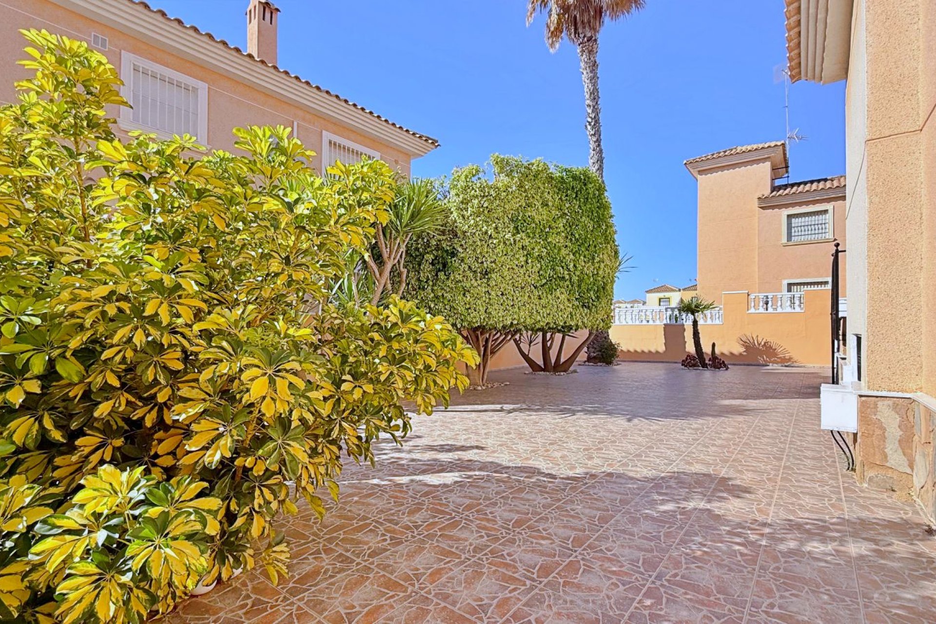 Használt Ingatlanok - Villa -
Orihuela - Inland