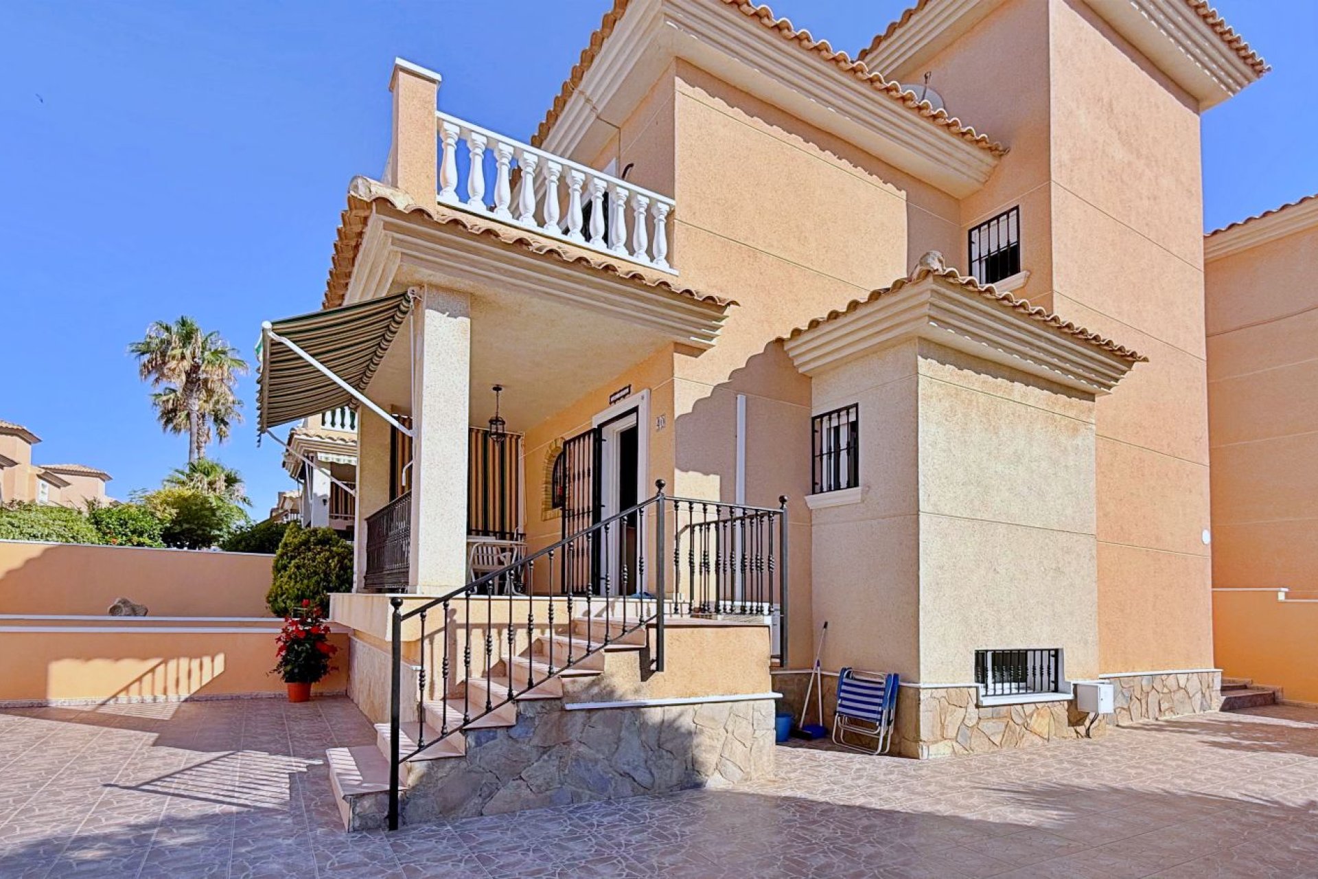 Használt Ingatlanok - Villa -
Orihuela - Inland