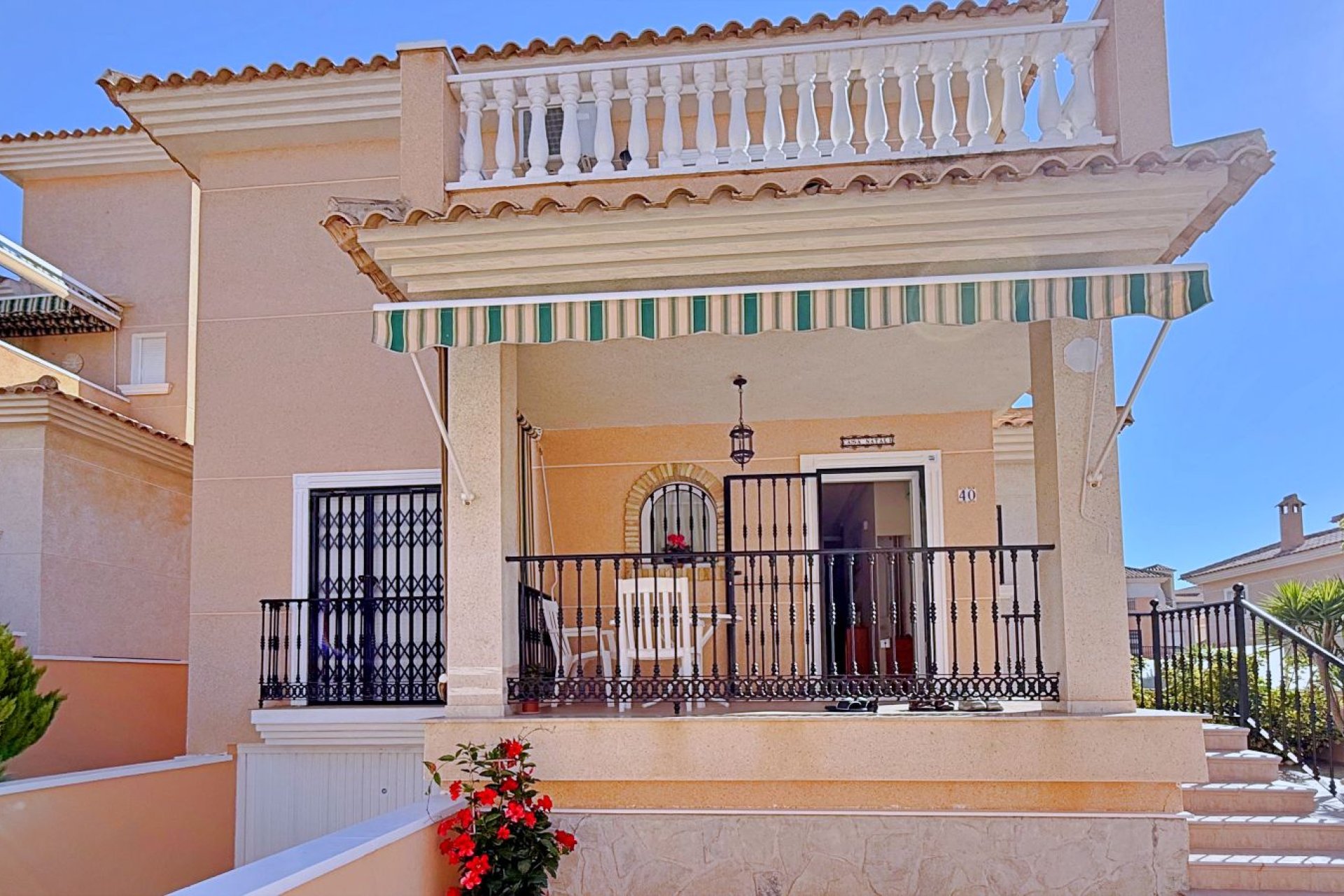 Használt Ingatlanok - Villa -
Orihuela - Inland