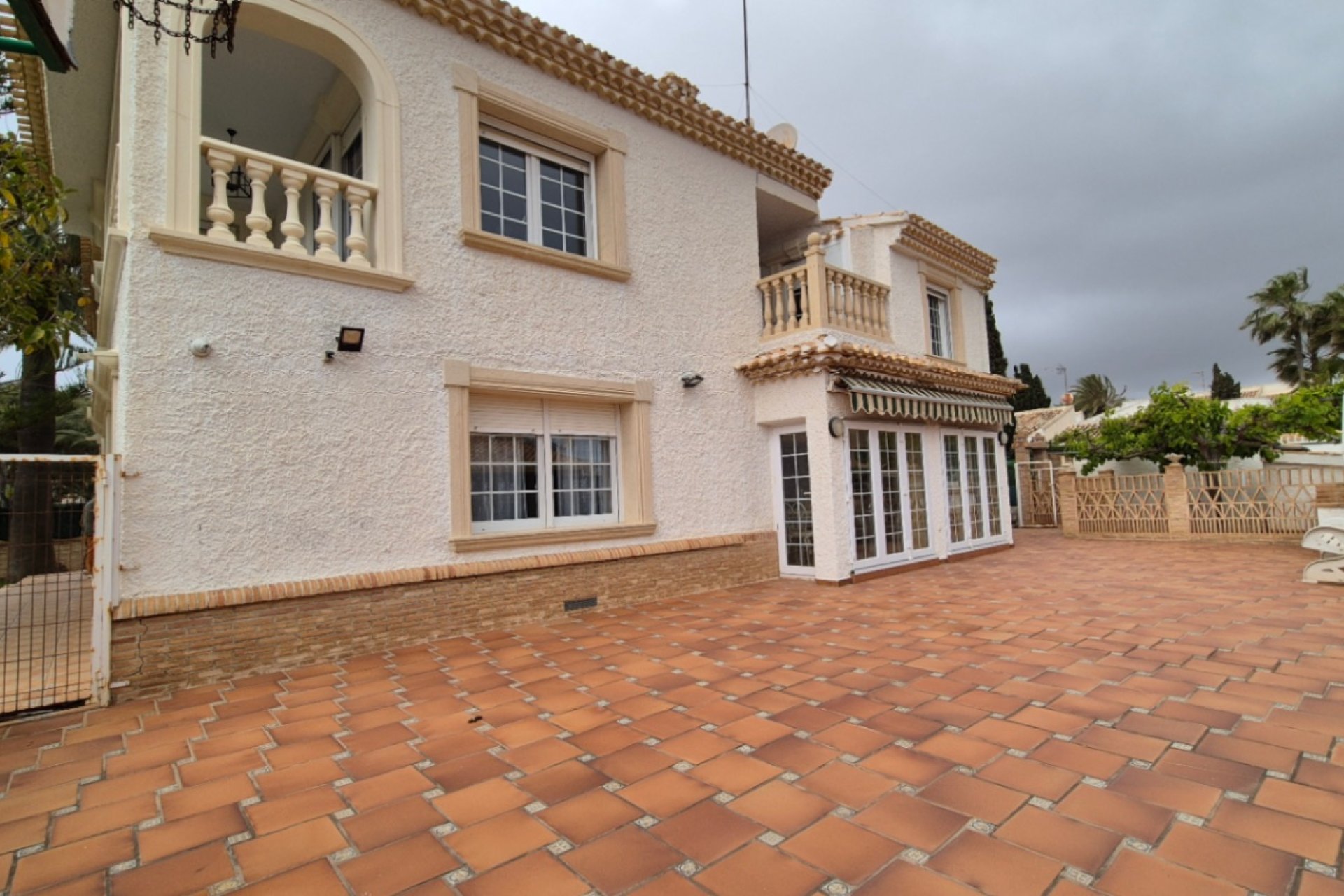 Használt Ingatlanok - Villa -
Orihuela - Inland