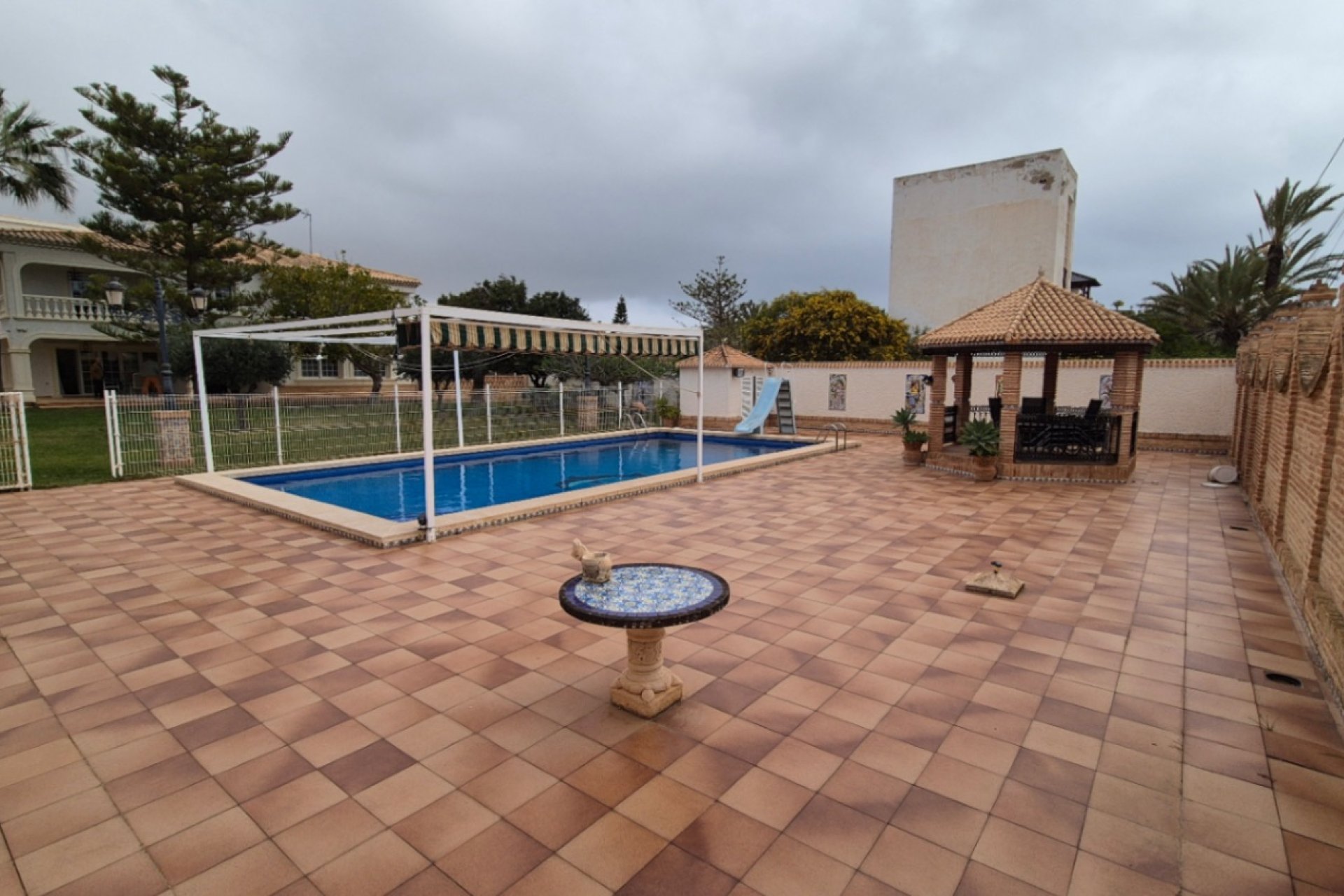 Használt Ingatlanok - Villa -
Orihuela - Inland