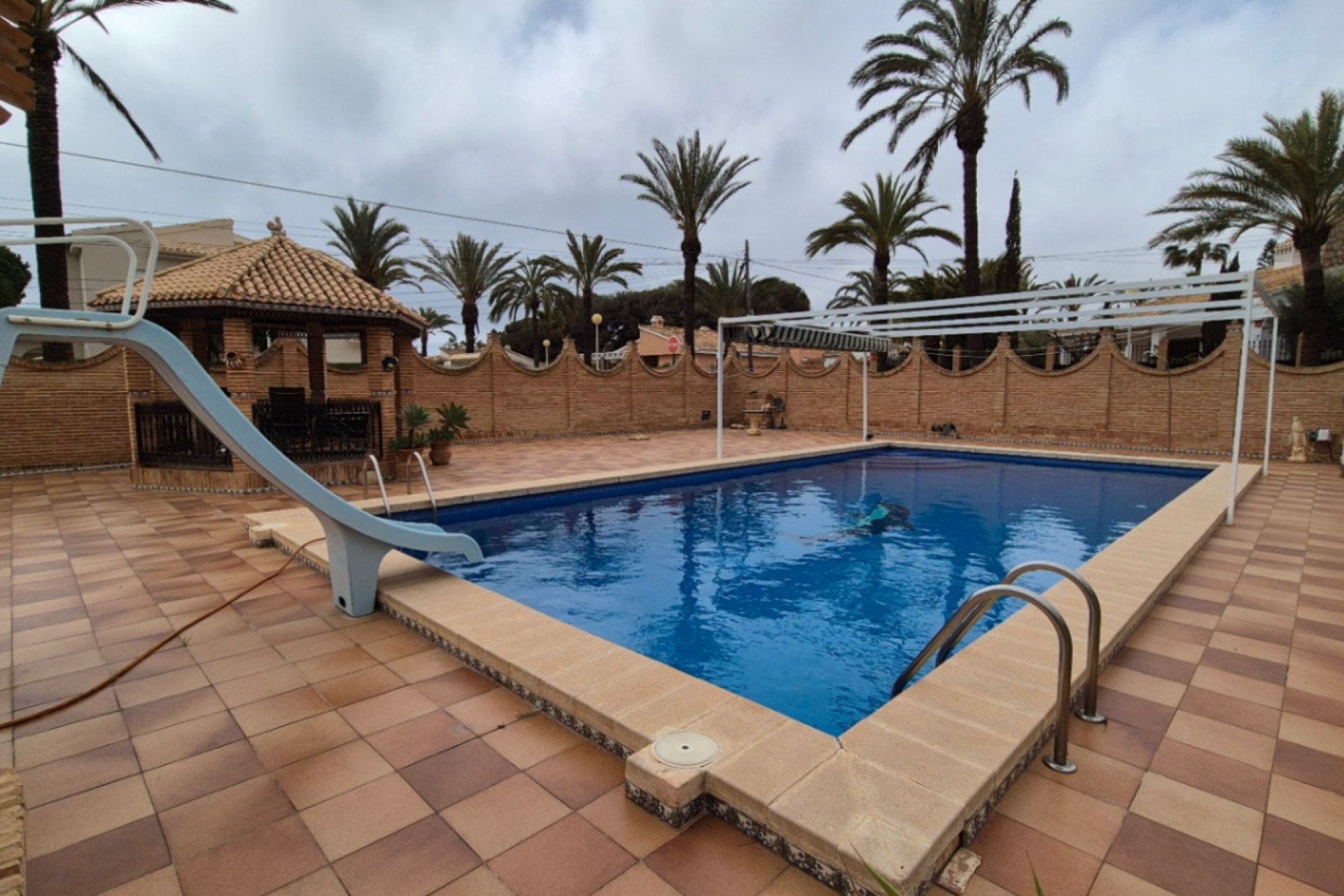 Használt Ingatlanok - Villa -
Orihuela - Inland