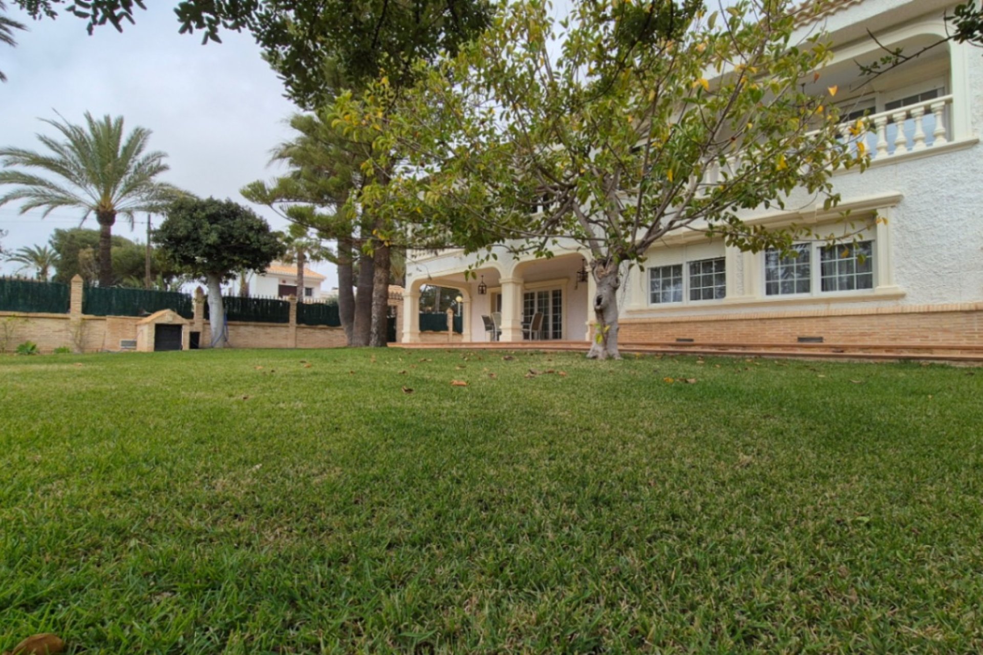 Használt Ingatlanok - Villa -
Orihuela - Inland
