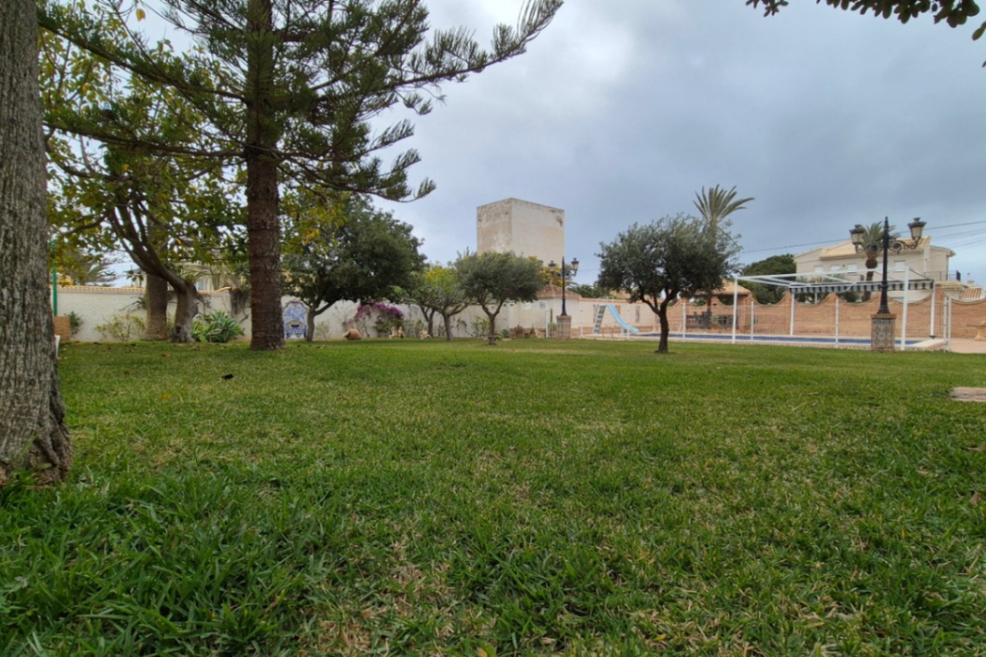 Használt Ingatlanok - Villa -
Orihuela - Inland