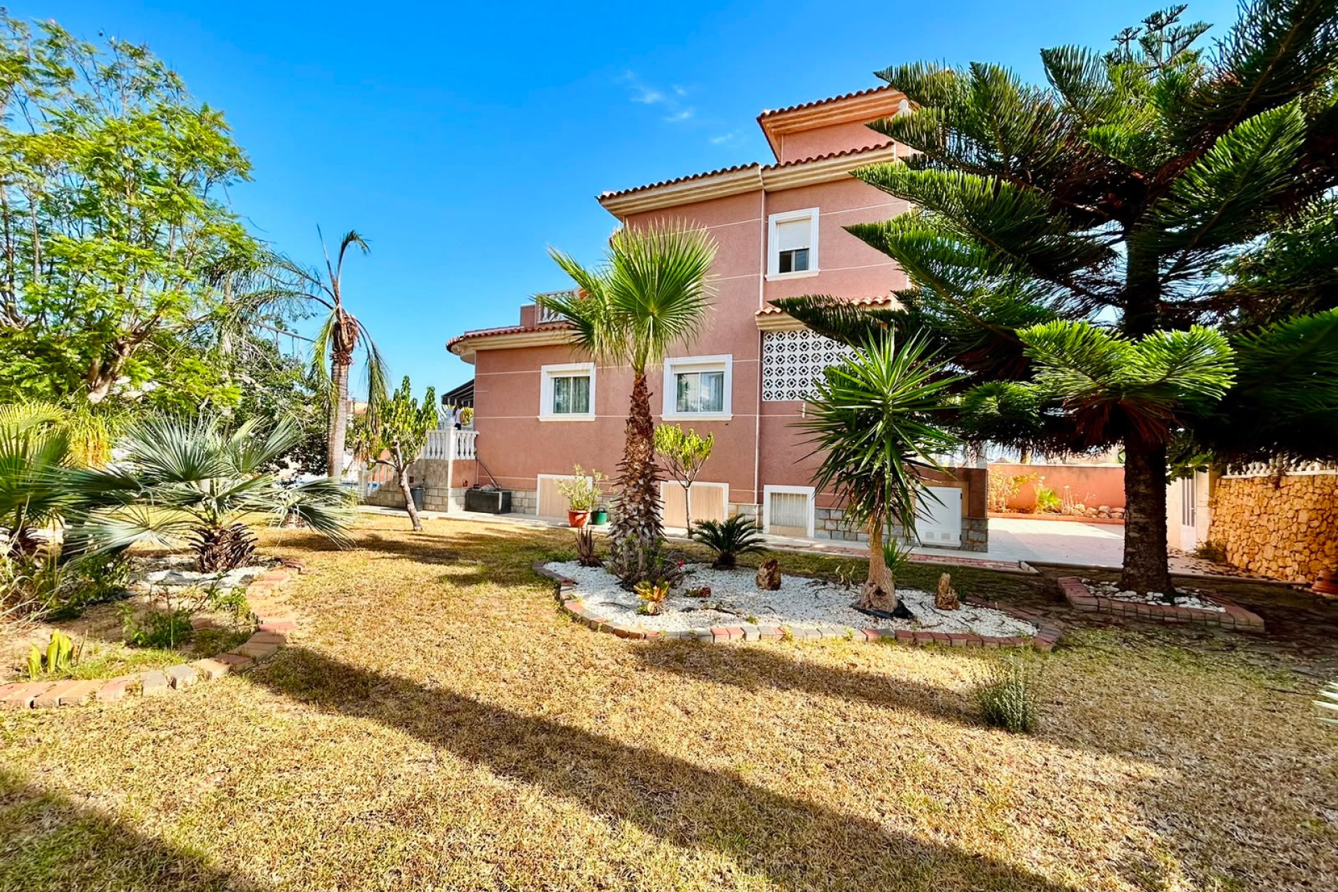 Használt Ingatlanok - Villa -
Orihuela - Inland