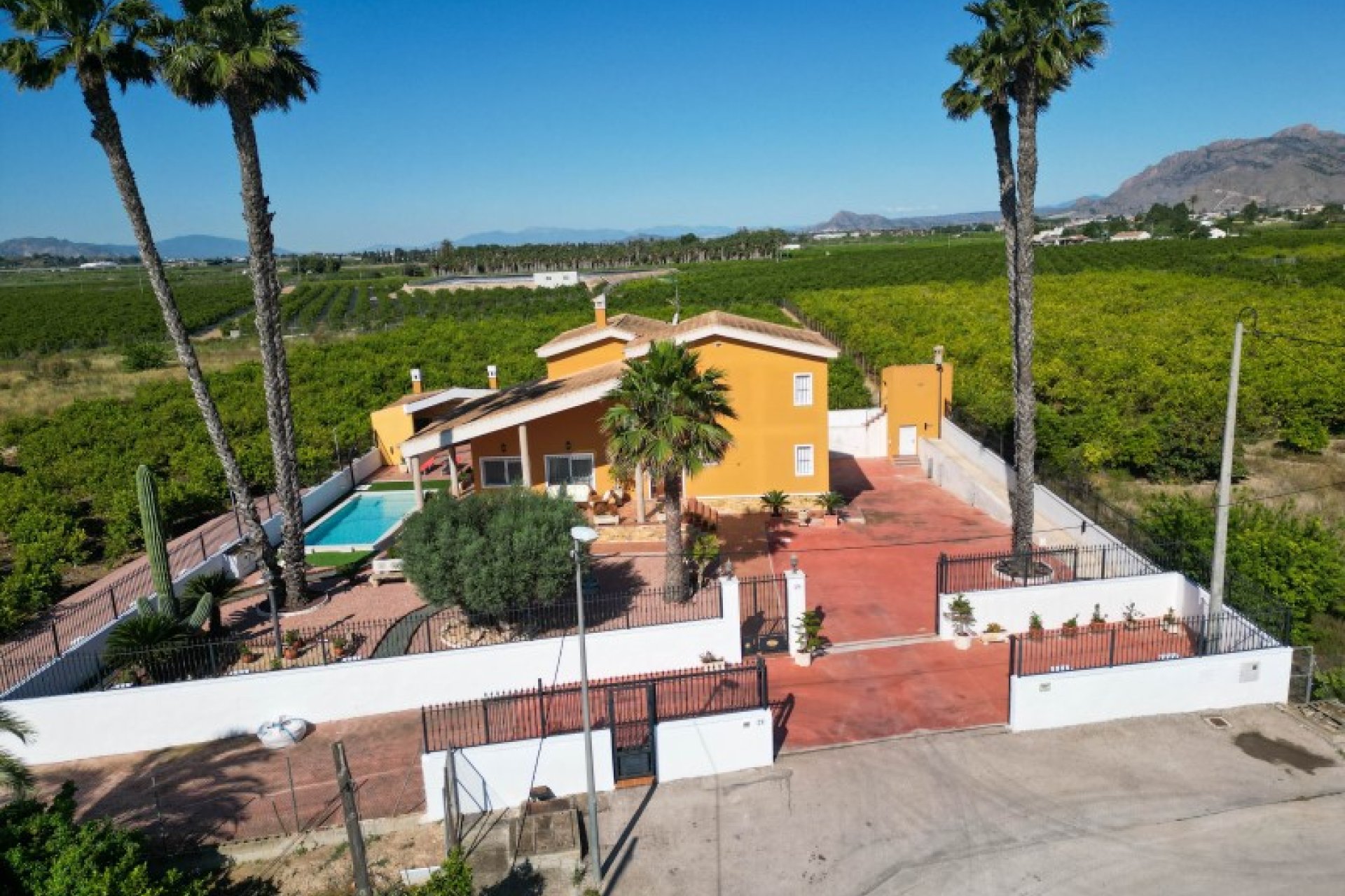 Használt Ingatlanok - Villa -
Orihuela - Inland