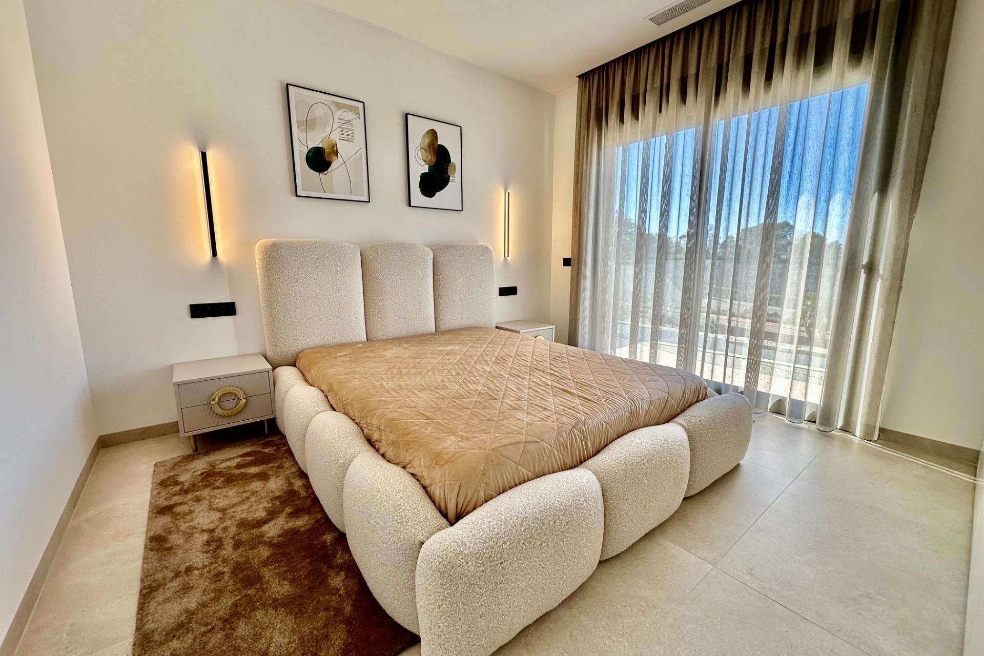 Használt Ingatlanok - Villa -
Orihuela - Las Colinas Golf