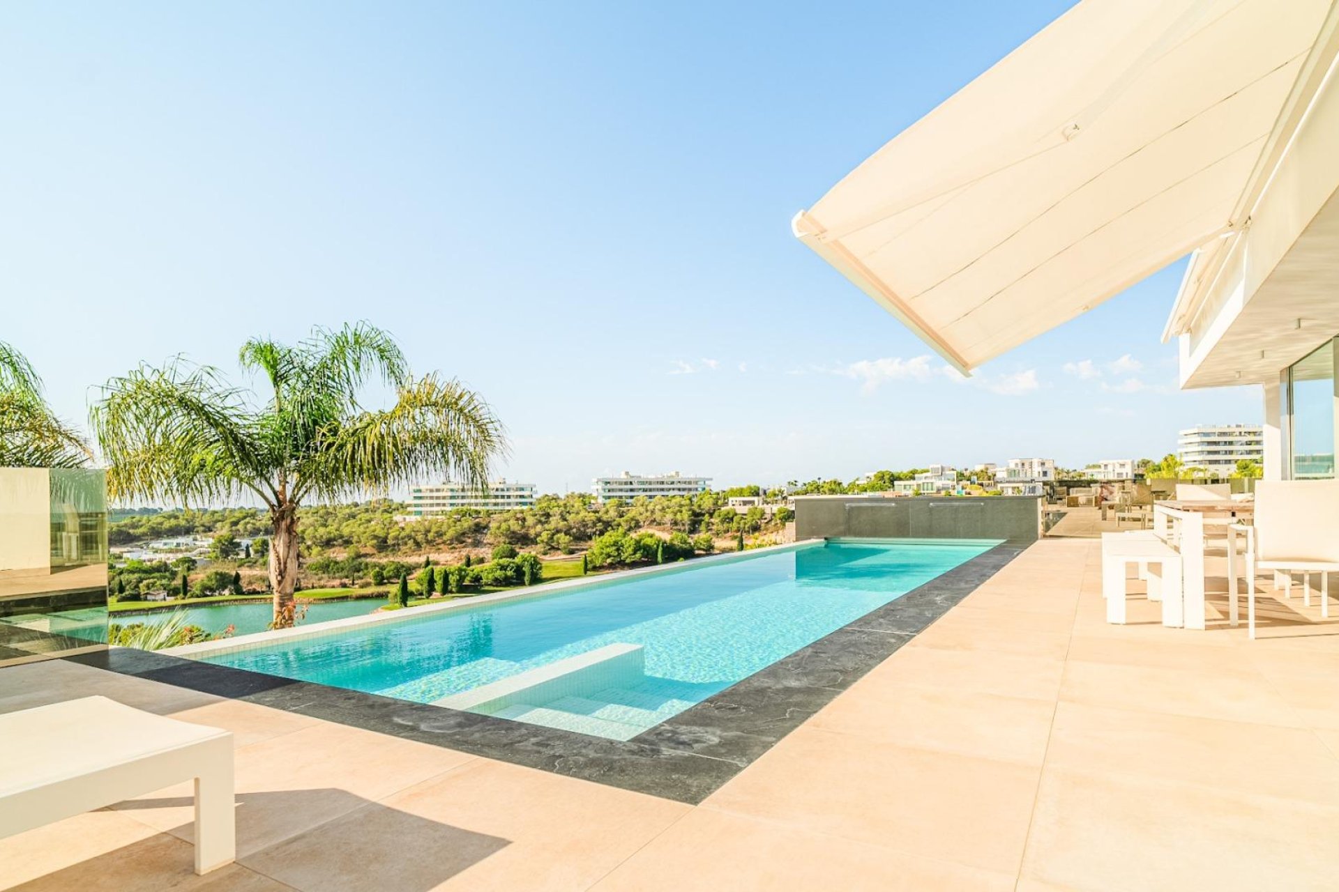 Használt Ingatlanok - Villa -
Orihuela - Las Colinas Golf