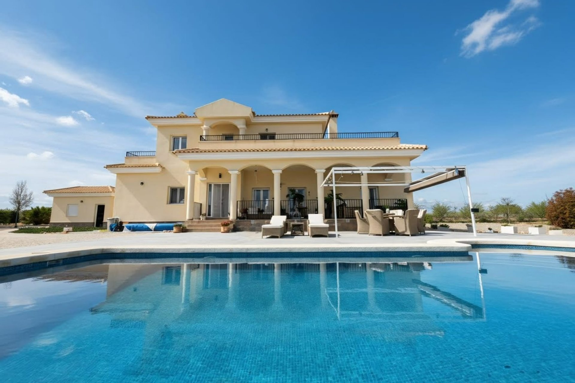 Használt Ingatlanok - Villa -
Pinoso - Inland