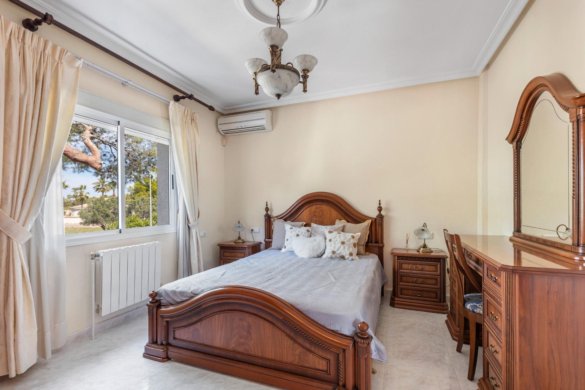 Használt Ingatlanok - Villa -
Rojales - Pueblo Bravo