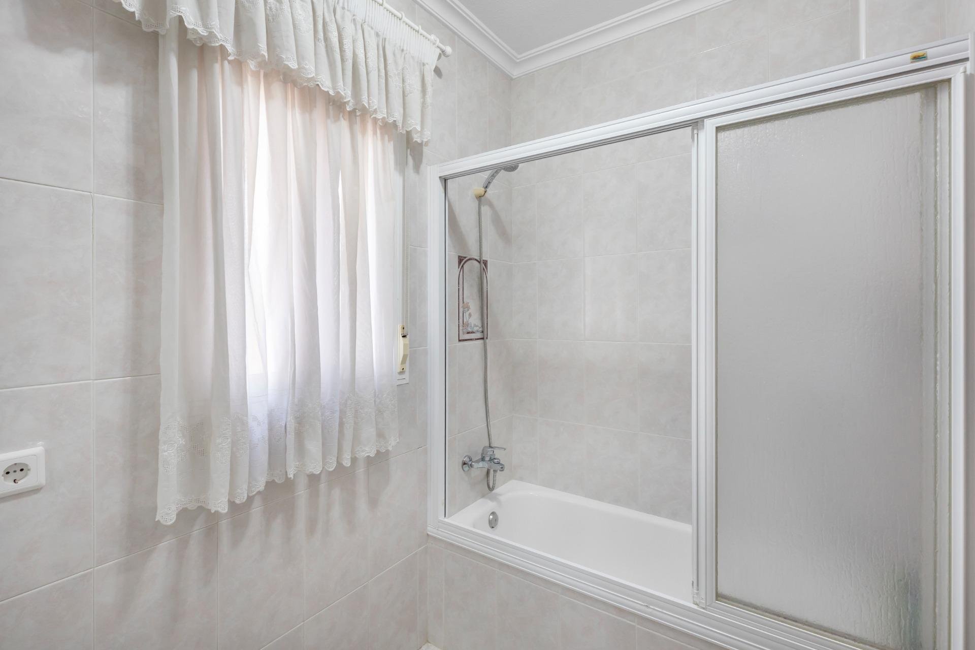 Használt Ingatlanok - Villa -
Rojales - Pueblo Bravo