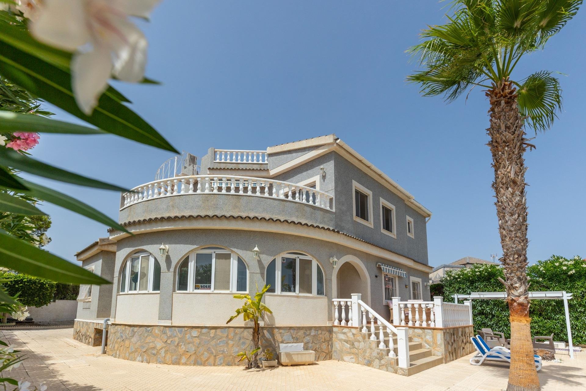 Használt Ingatlanok - Villa -
San Fulgencio - La Marina