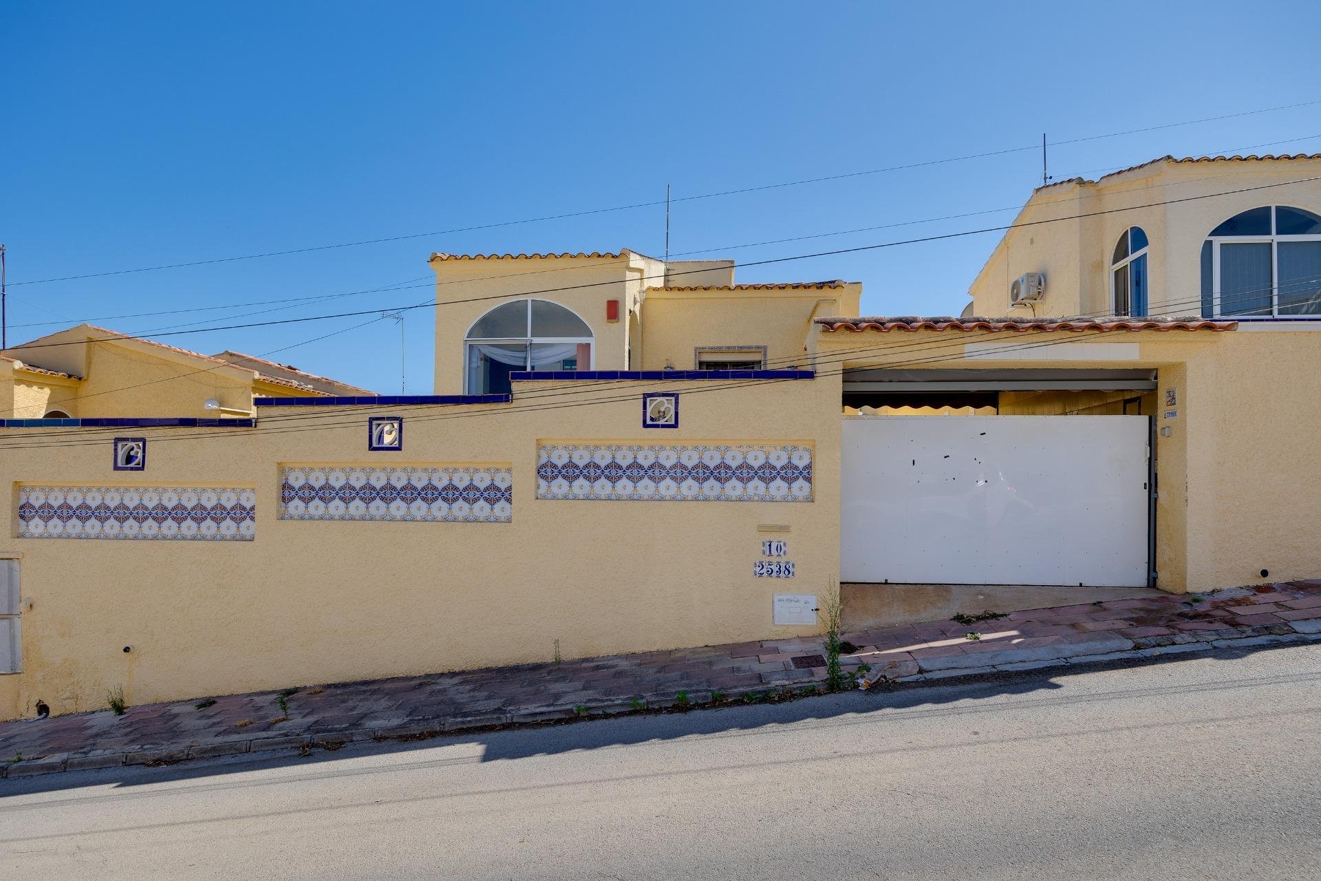 Használt Ingatlanok - Villa -
San Fulgencio - La Marina