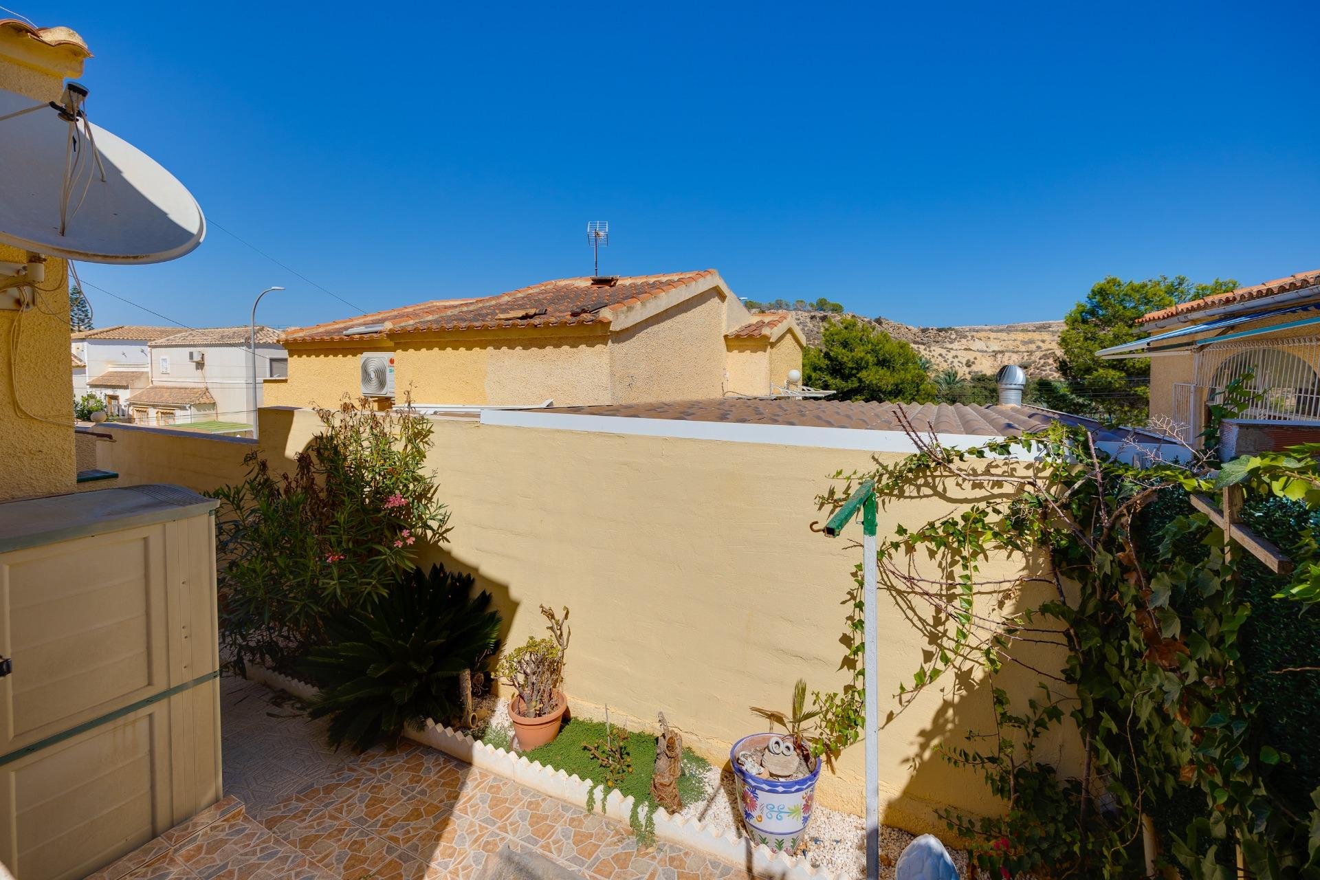 Használt Ingatlanok - Villa -
San Fulgencio - La Marina