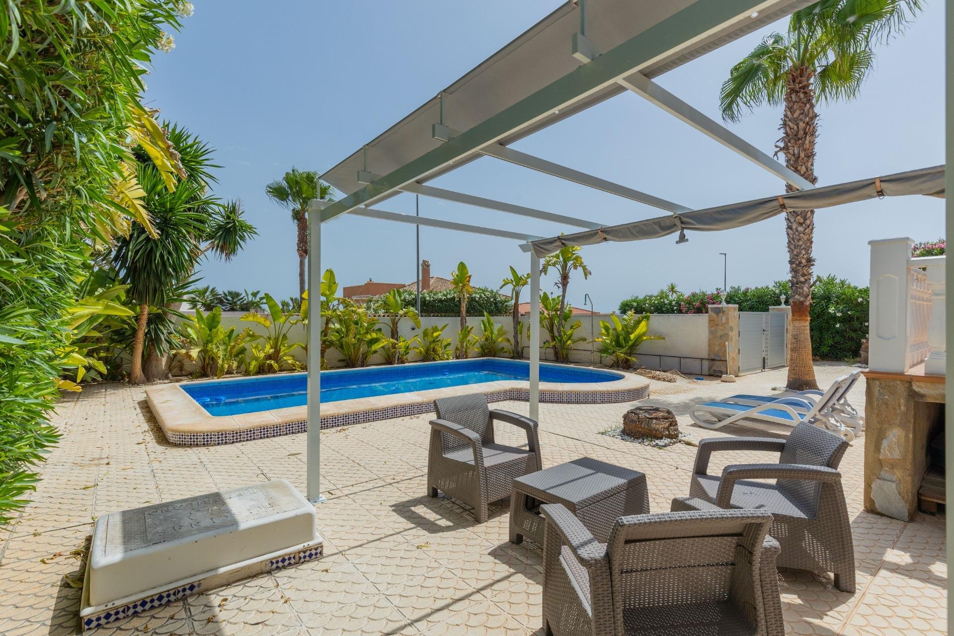 Használt Ingatlanok - Villa -
San Fulgencio - Urb. La Marina