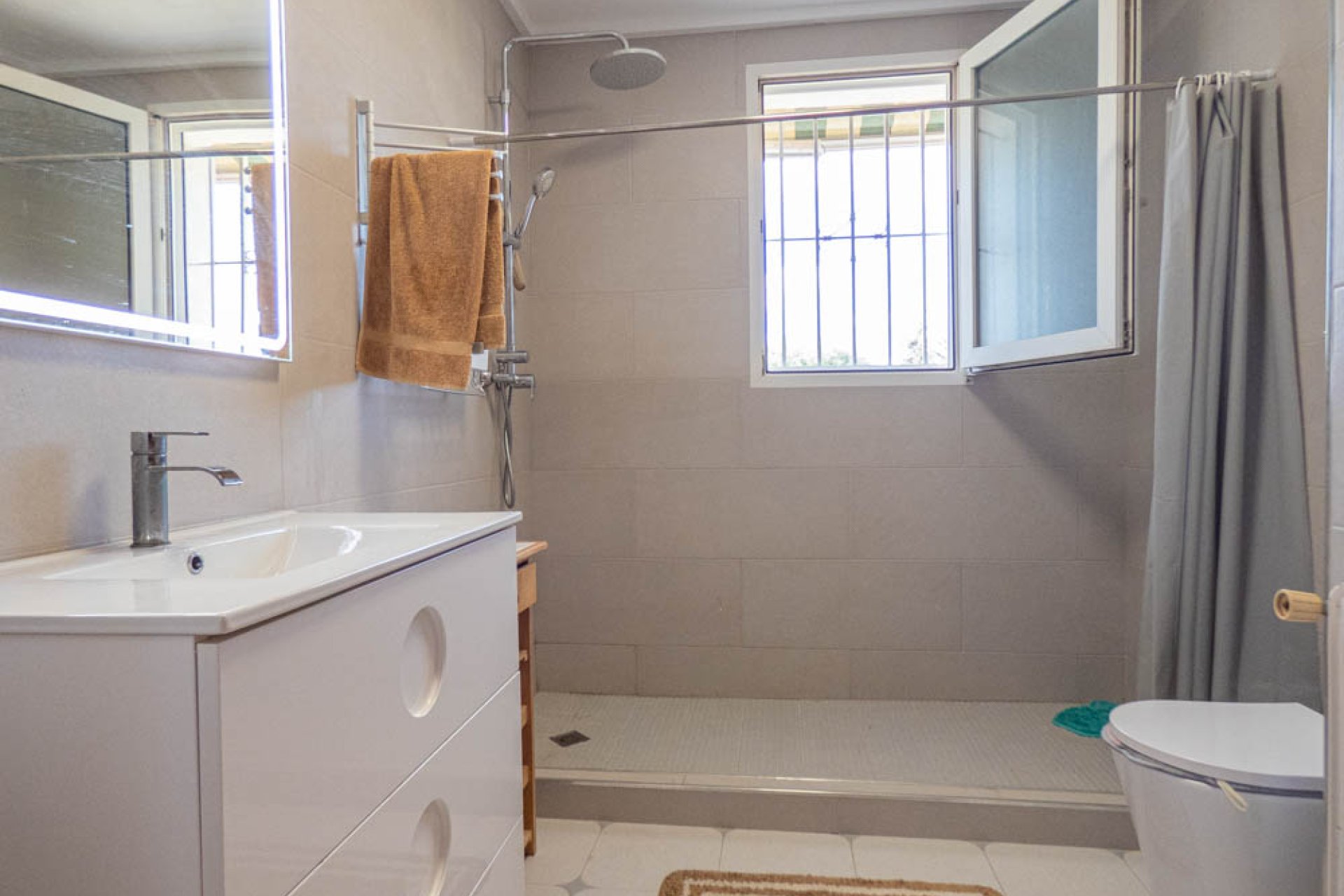 Használt Ingatlanok - Villa -
San Miguel de Salinas - Inland