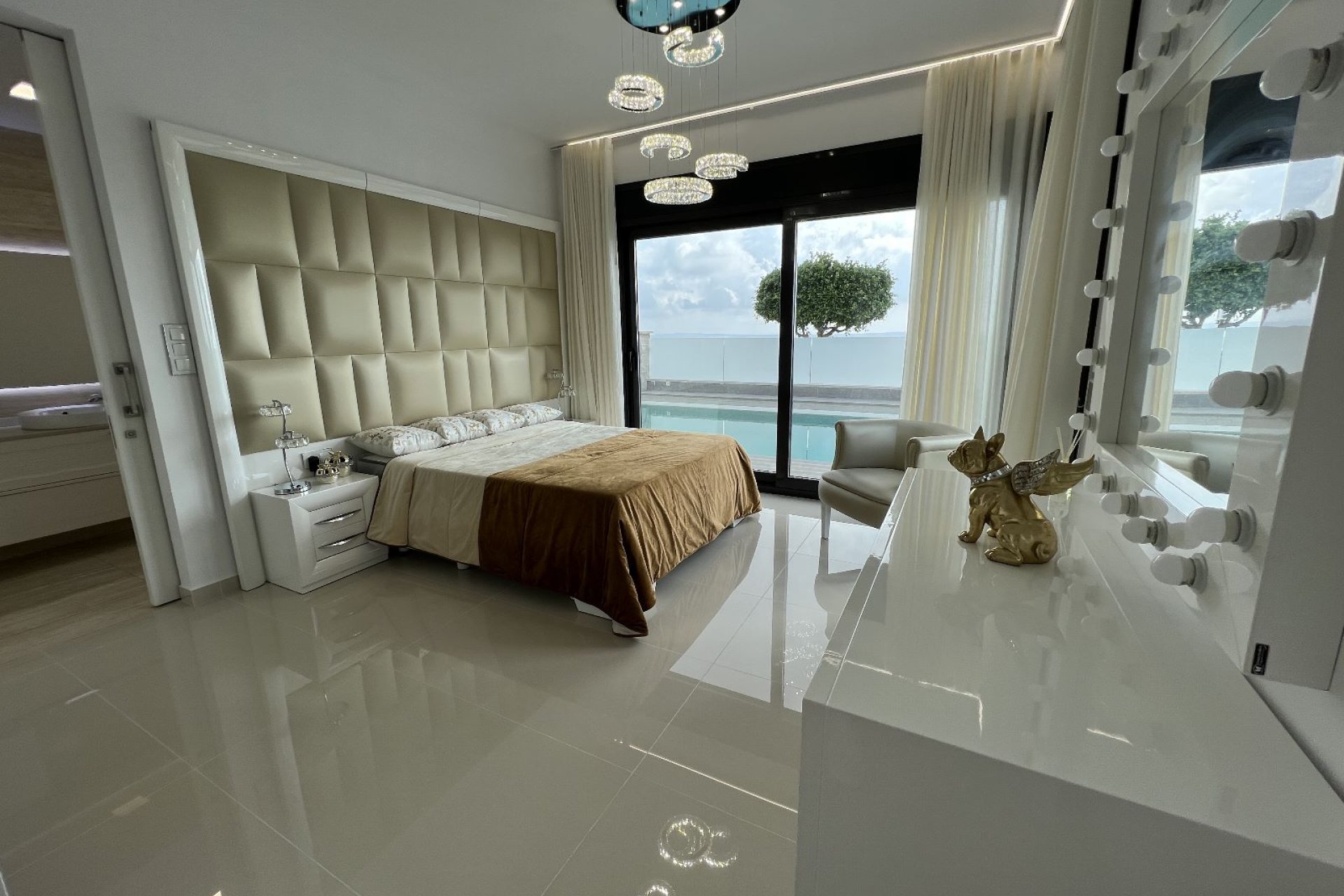 Használt Ingatlanok - Villa -
San Miguel de Salinas - Inland