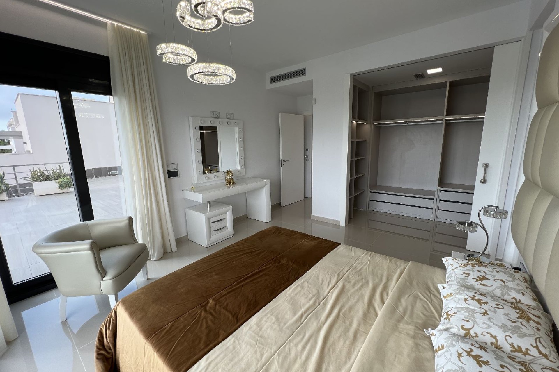 Használt Ingatlanok - Villa -
San Miguel de Salinas - Inland