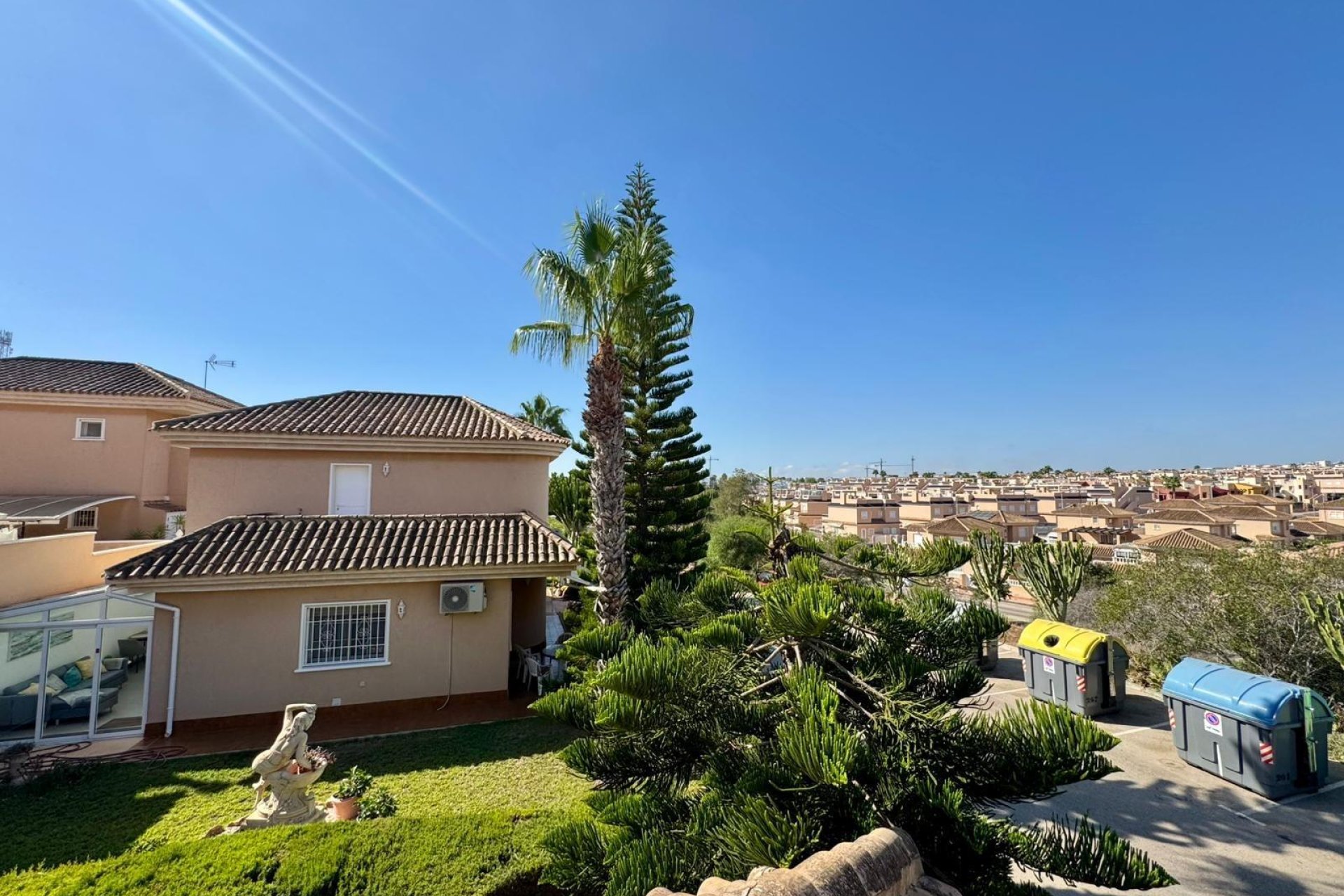 Használt Ingatlanok - Villa -
Torrevieja - Costa Blanca