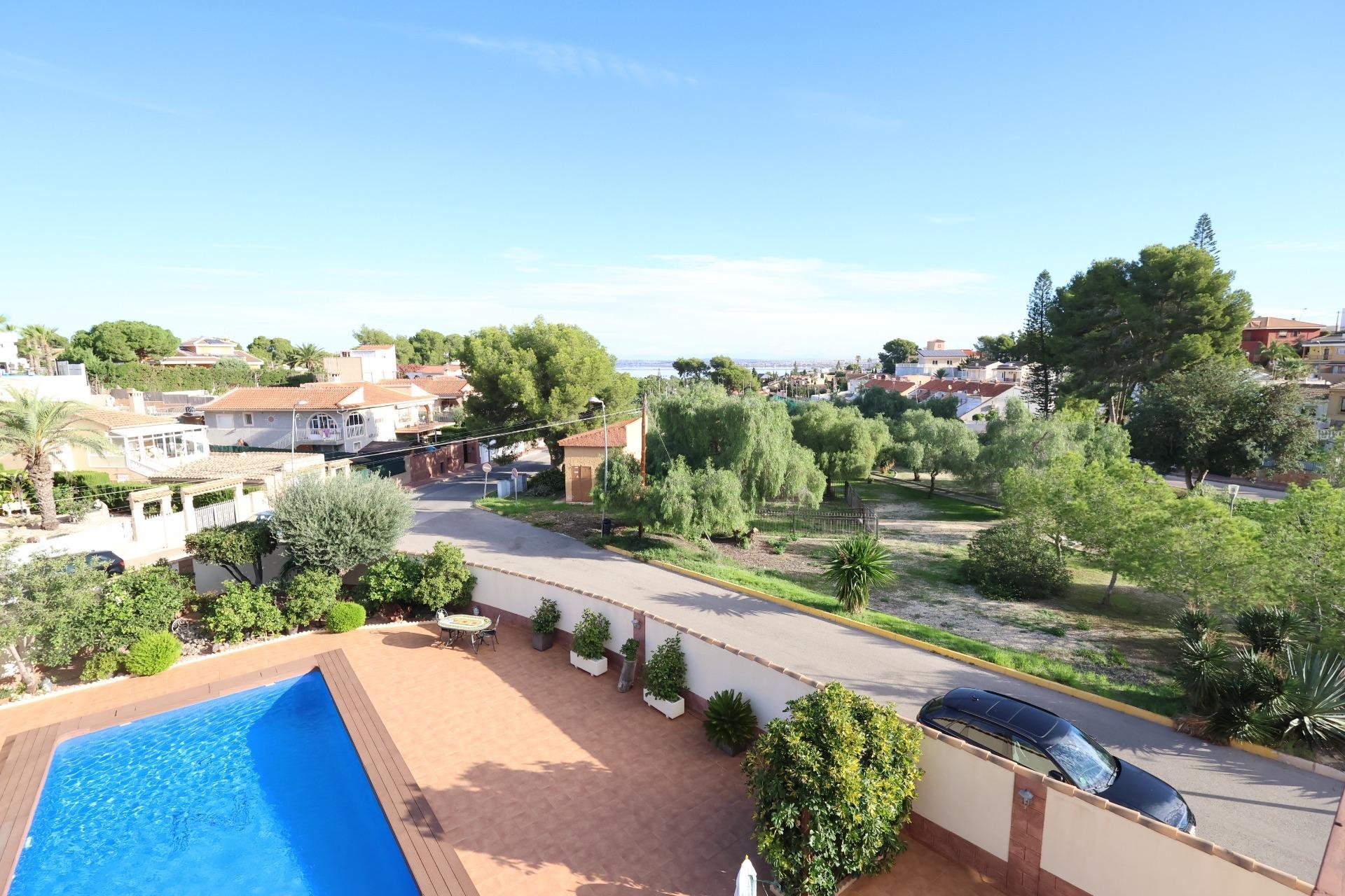 Használt Ingatlanok - Villa -
Torrevieja - Costa Blanca