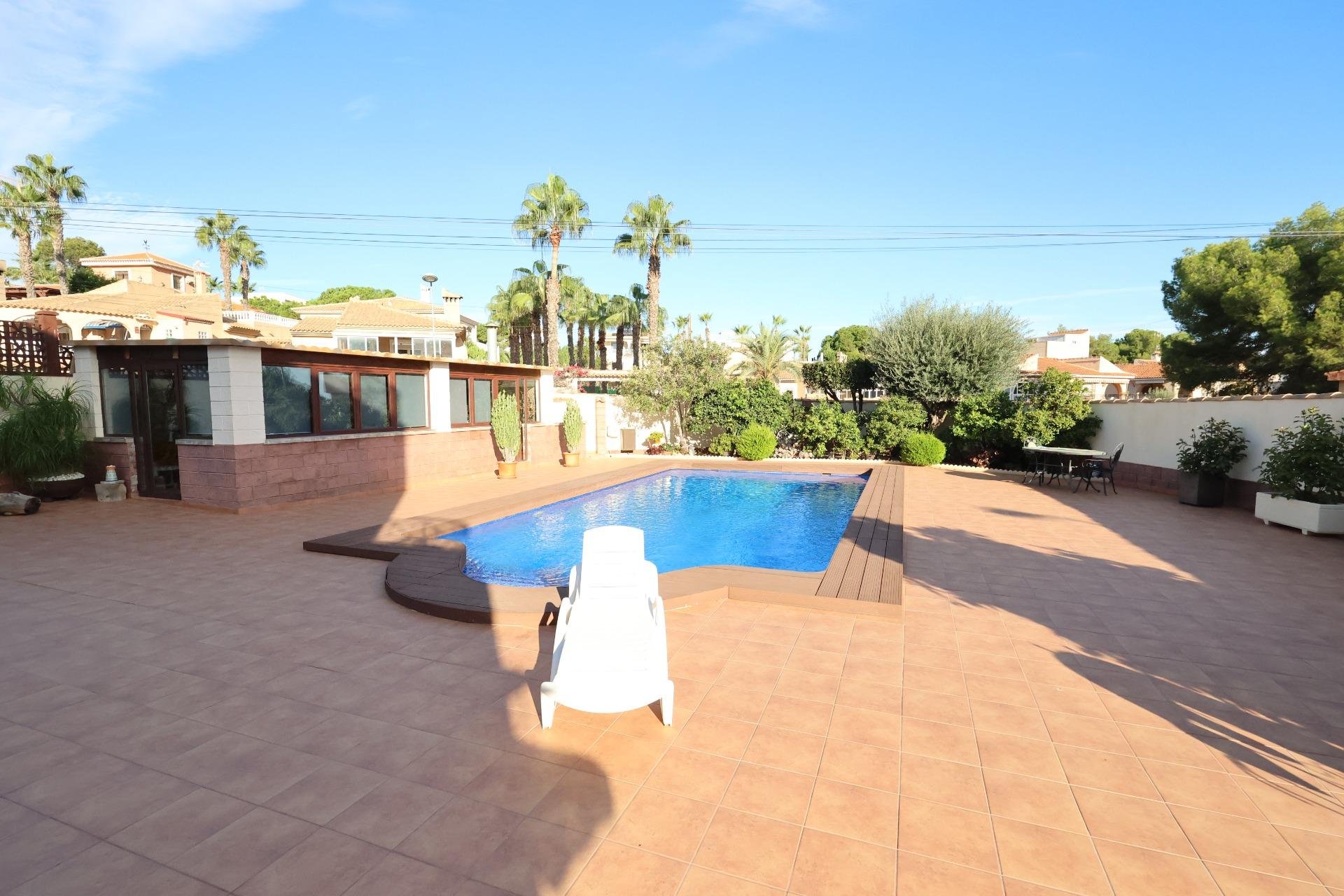 Használt Ingatlanok - Villa -
Torrevieja - Costa Blanca