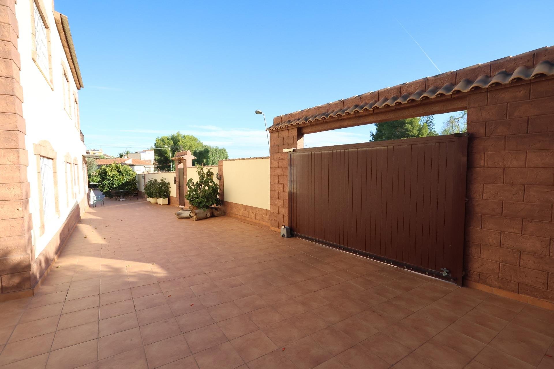 Használt Ingatlanok - Villa -
Torrevieja - Costa Blanca