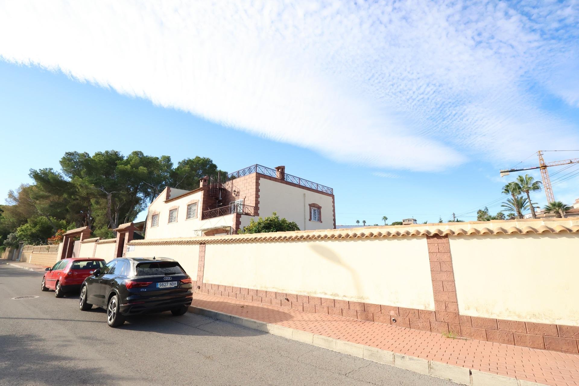 Használt Ingatlanok - Villa -
Torrevieja - Costa Blanca