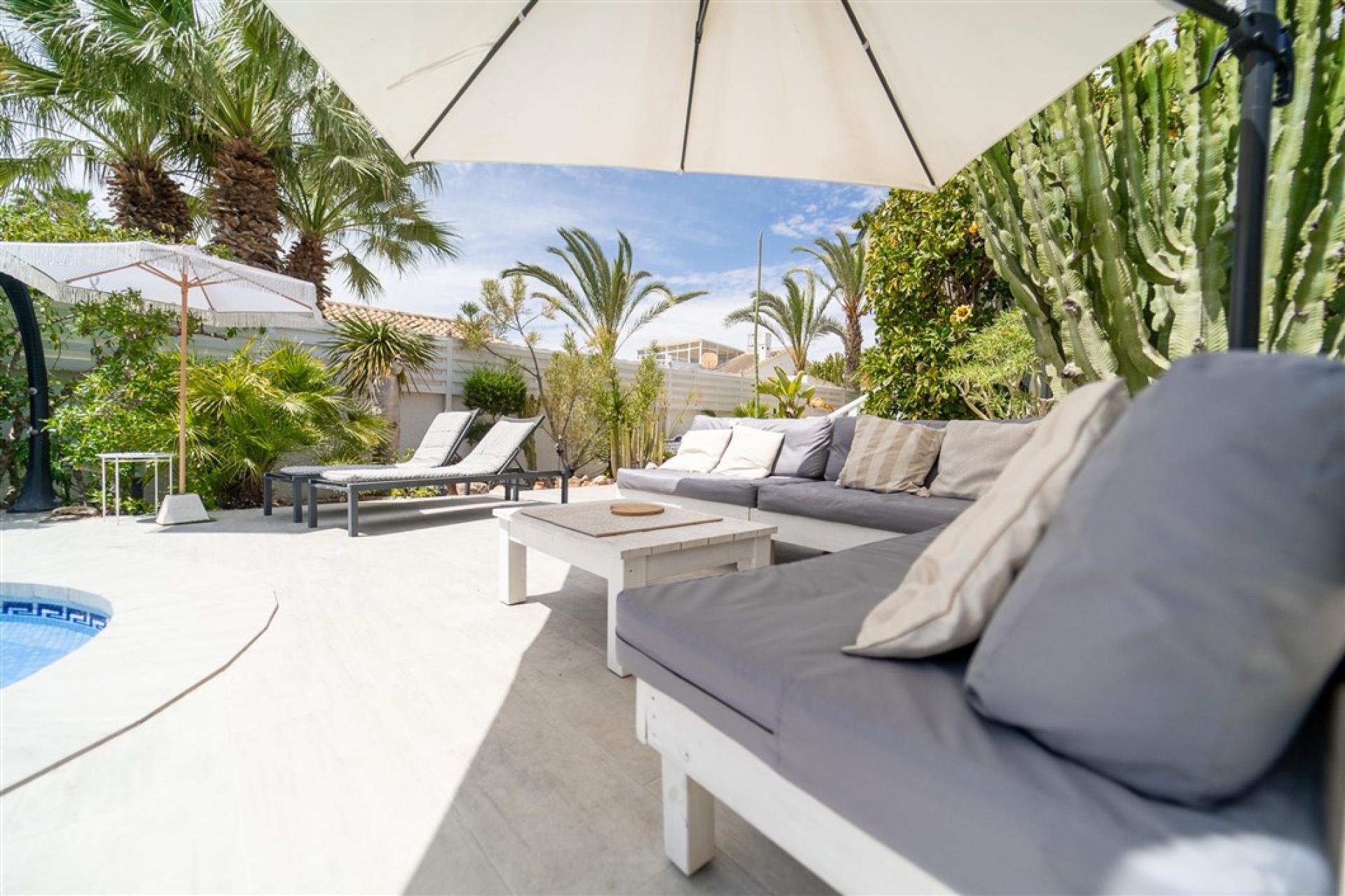 Használt Ingatlanok - Villa -
Torrevieja - Costa Blanca