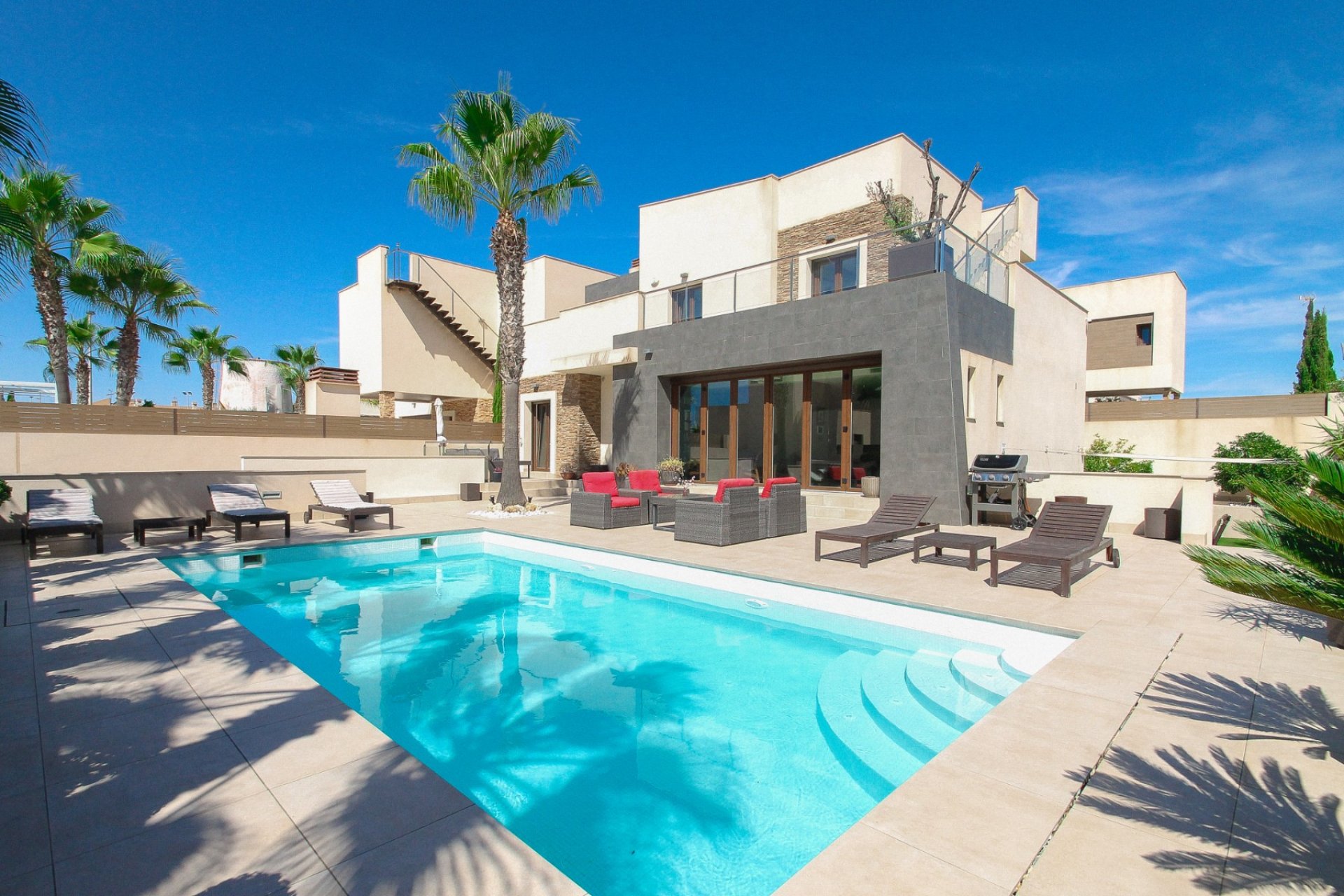 Használt Ingatlanok - Villa -
Torrevieja - Costa Blanca