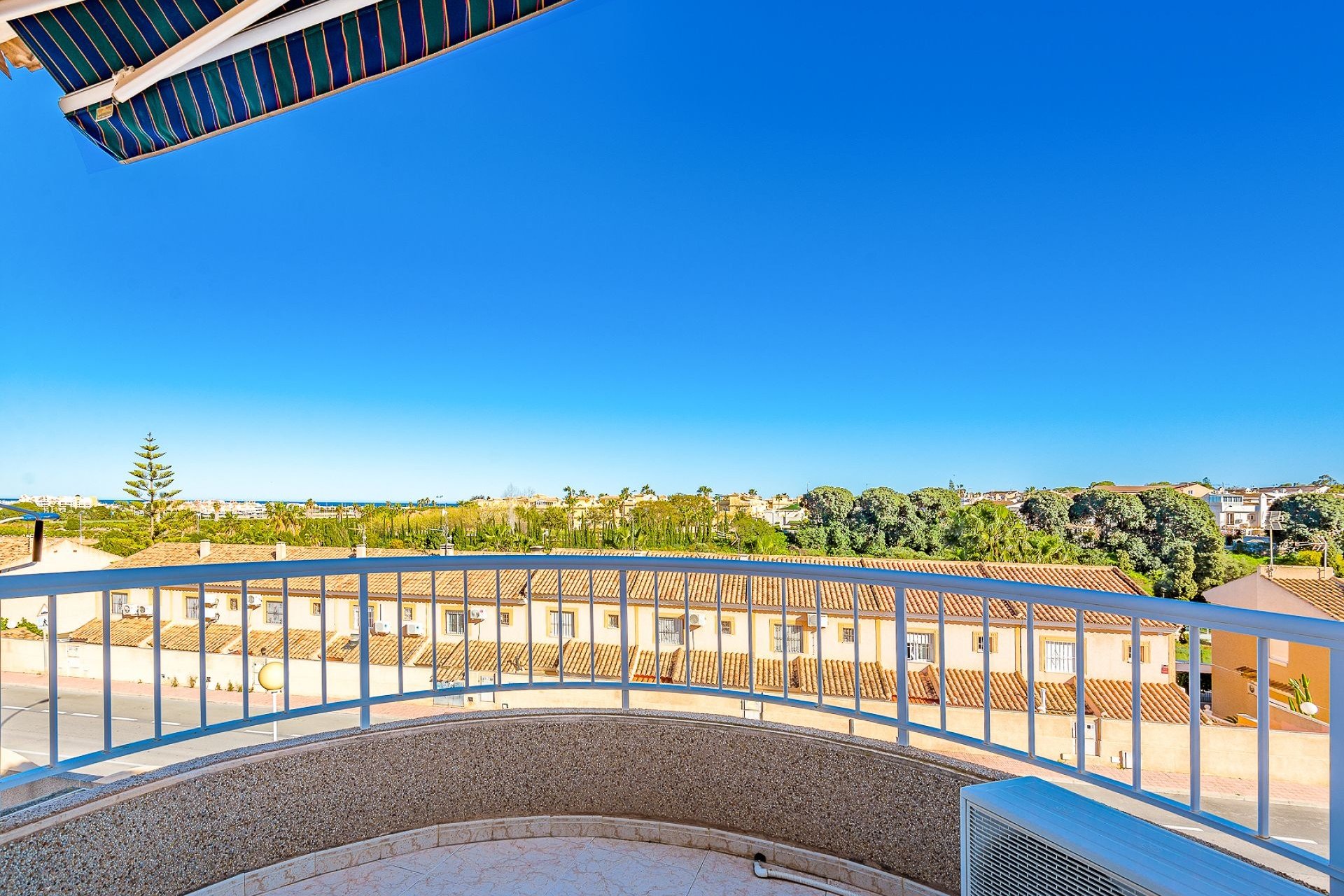 Használt Ingatlanok - Villa -
Torrevieja - Costa Blanca