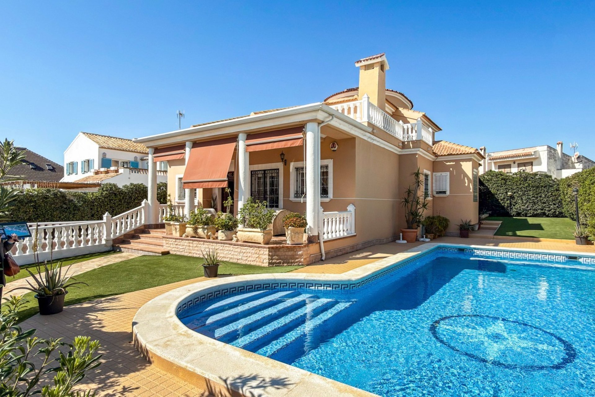 Használt Ingatlanok - Villa -
Torrevieja - Costa Blanca