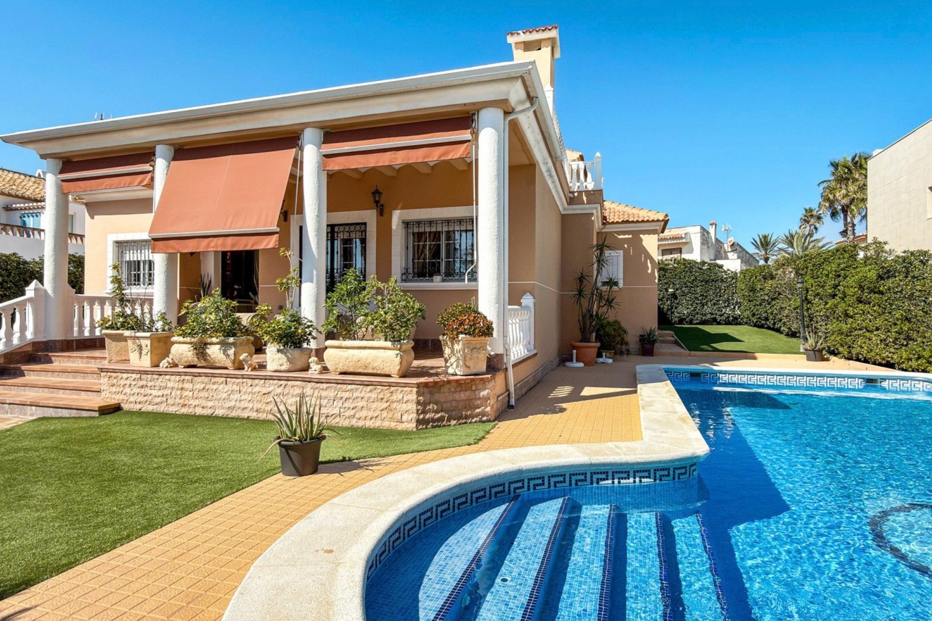 Használt Ingatlanok - Villa -
Torrevieja - Costa Blanca