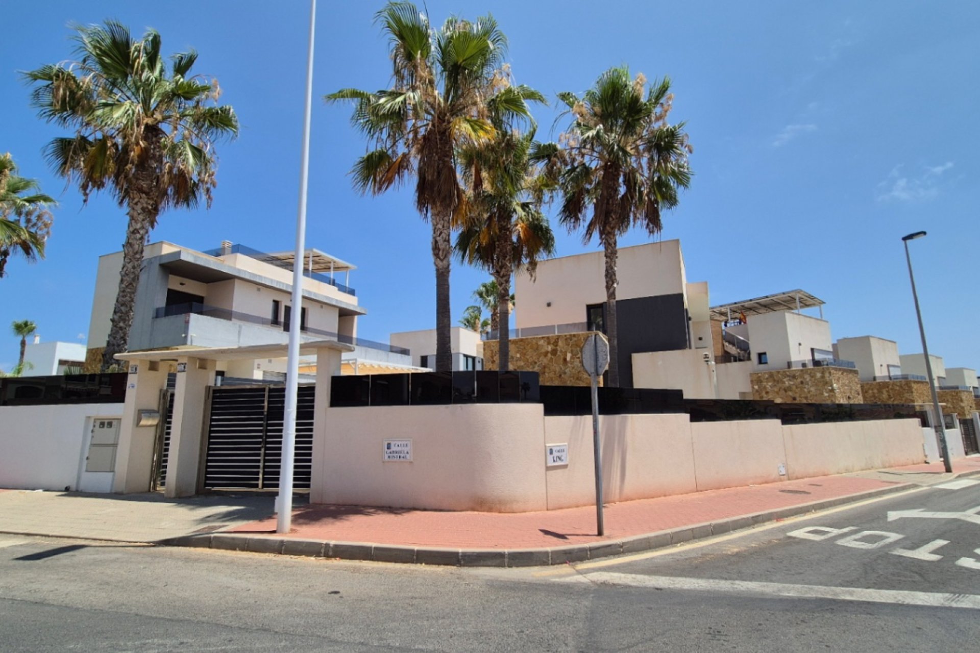 Használt Ingatlanok - Villa -
Torrevieja - Costa Blanca