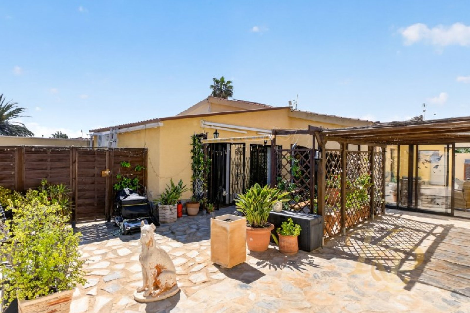 Használt Ingatlanok - Villa -
Torrevieja - Costa Blanca