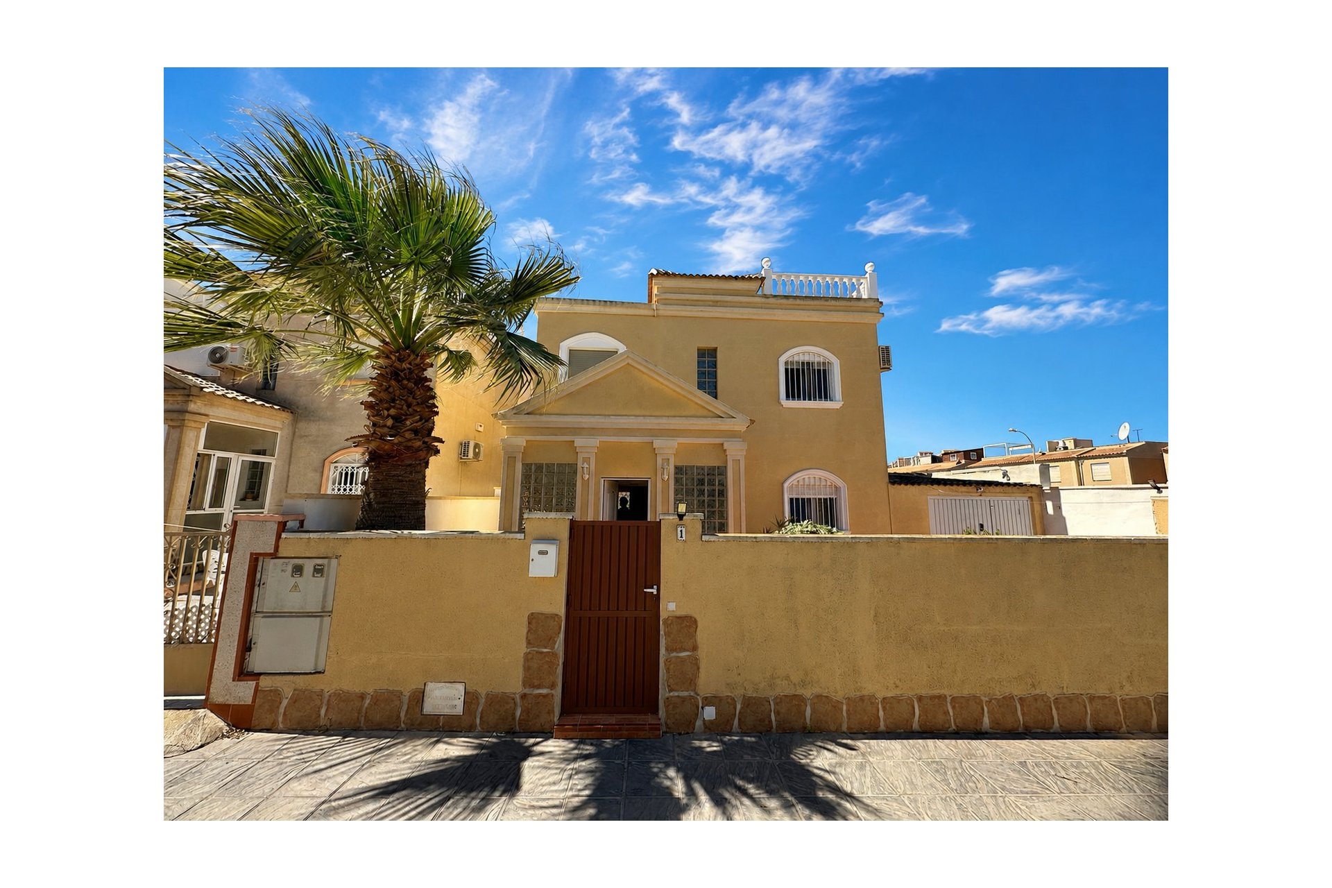 Használt Ingatlanok - Villa -
Torrevieja - Costa Blanca