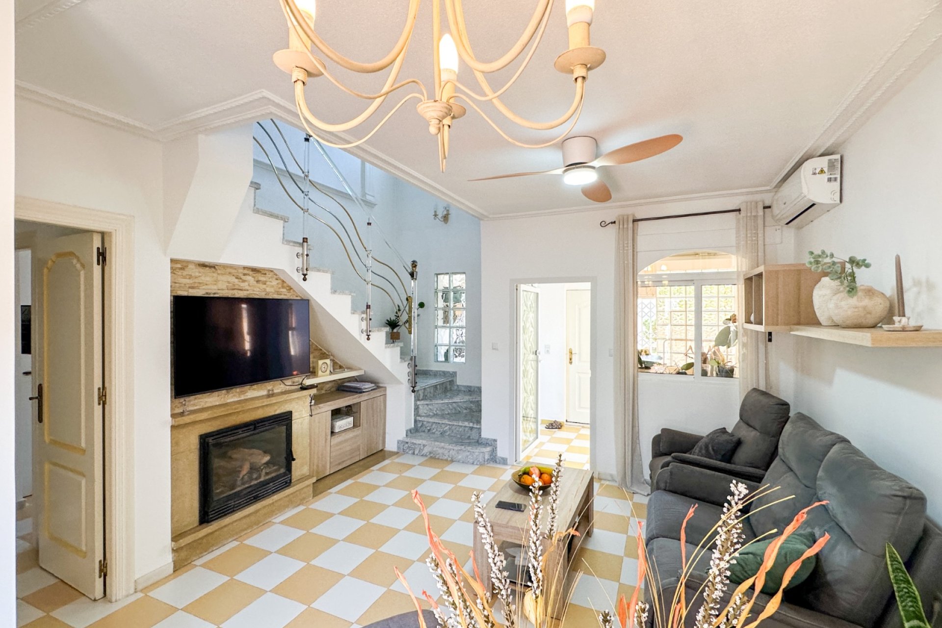 Használt Ingatlanok - Villa -
Torrevieja - Costa Blanca