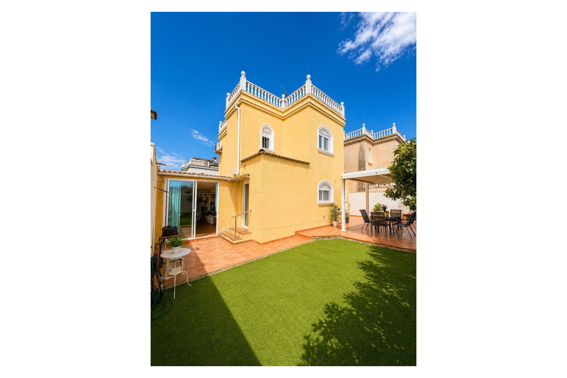 Használt Ingatlanok - Villa -
Torrevieja - Costa Blanca