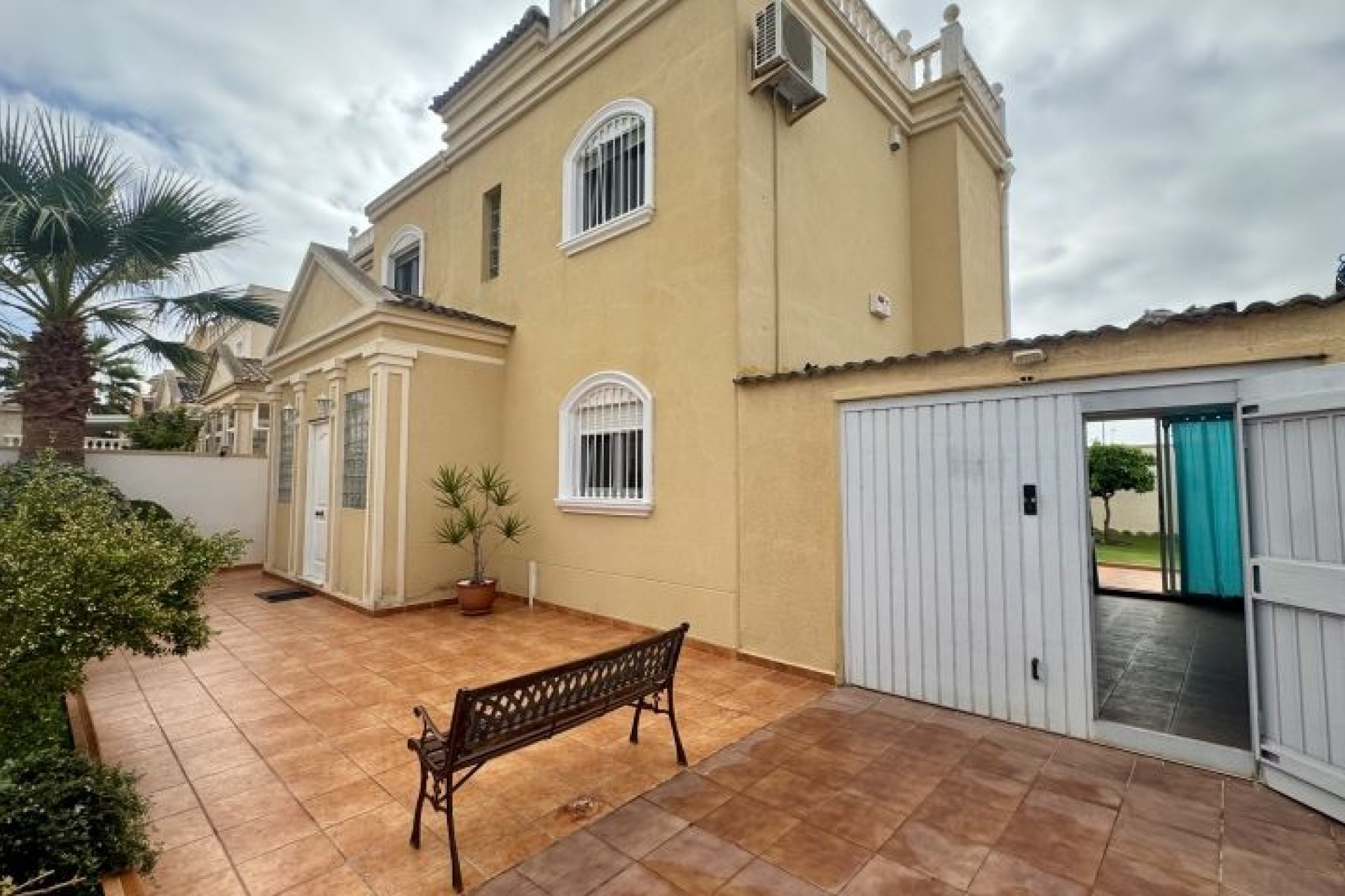 Használt Ingatlanok - Villa -
Torrevieja - Costa Blanca
