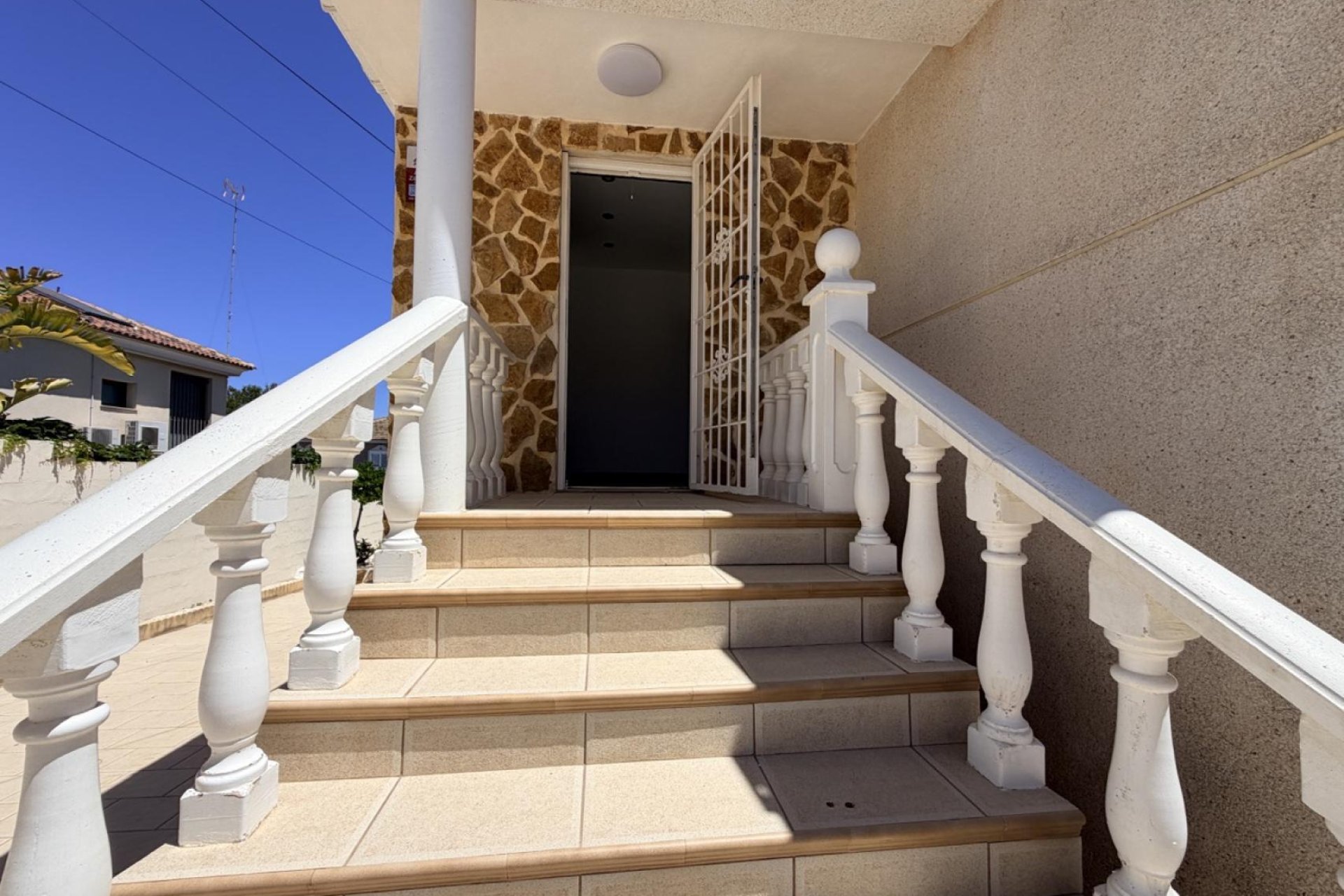 Használt Ingatlanok - Villa -
Torrevieja - Costa Blanca