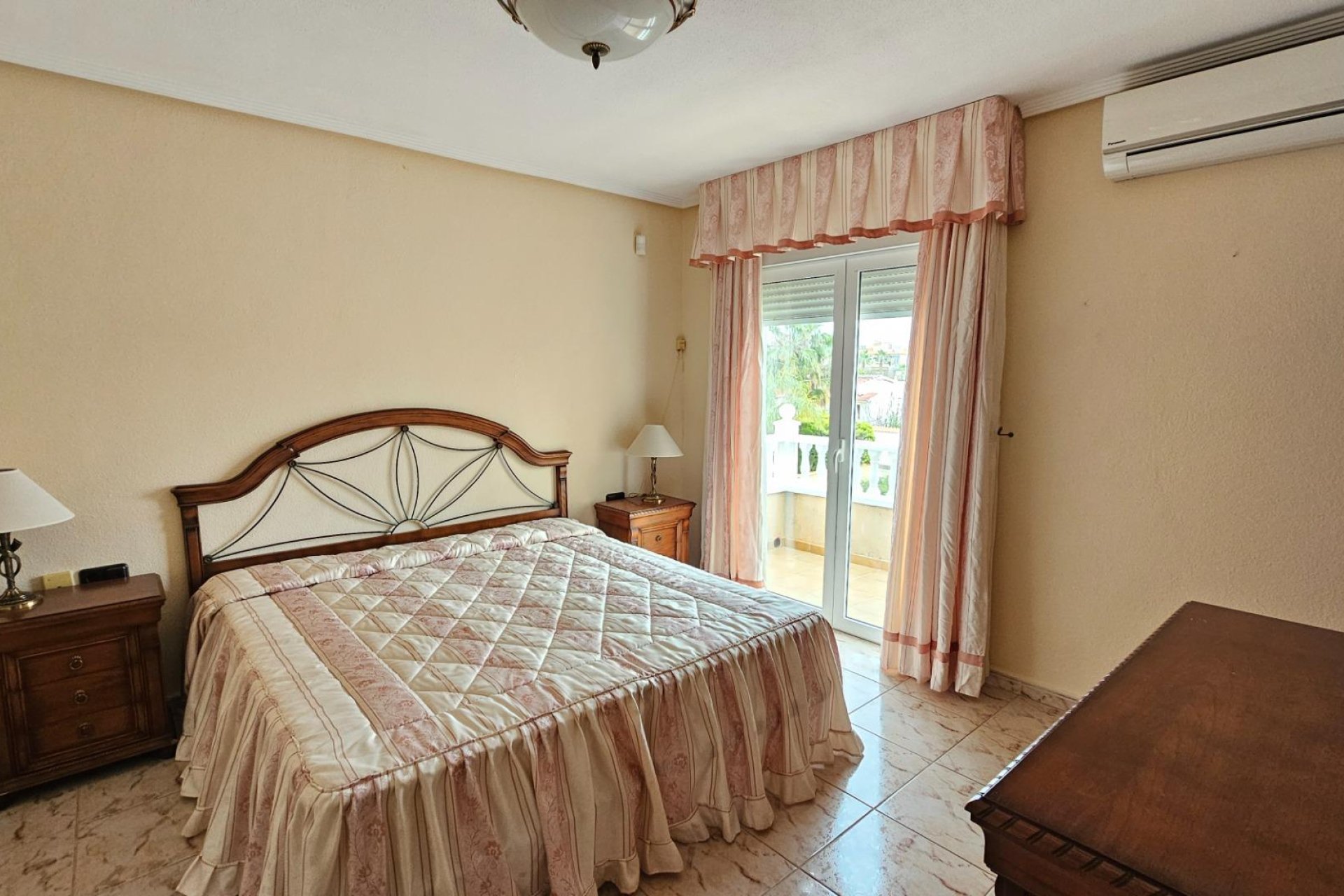 Használt Ingatlanok - Villa -
Torrevieja - El Chaparral