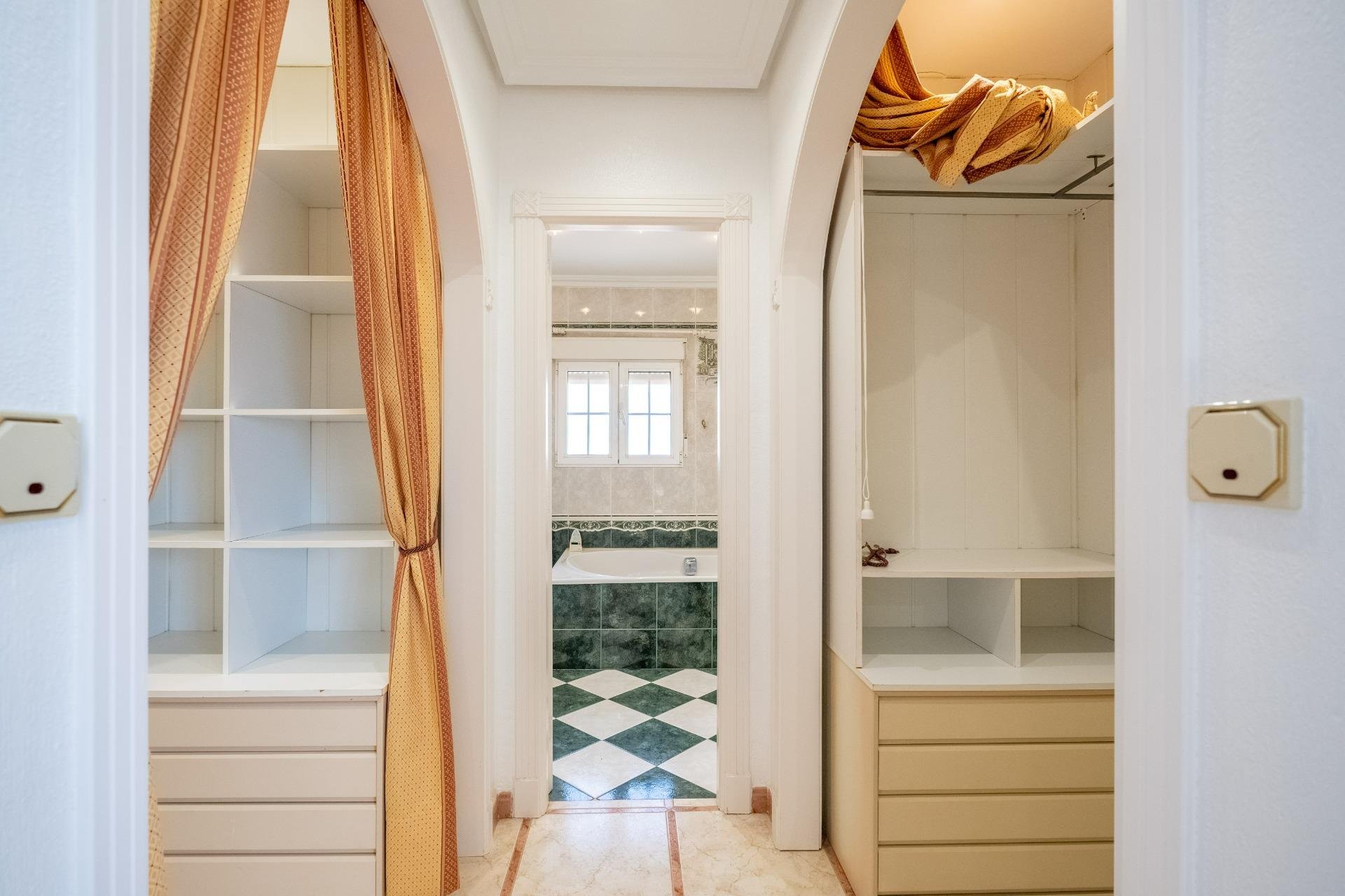 Használt Ingatlanok - Villa -
Torrevieja - El Chaparral