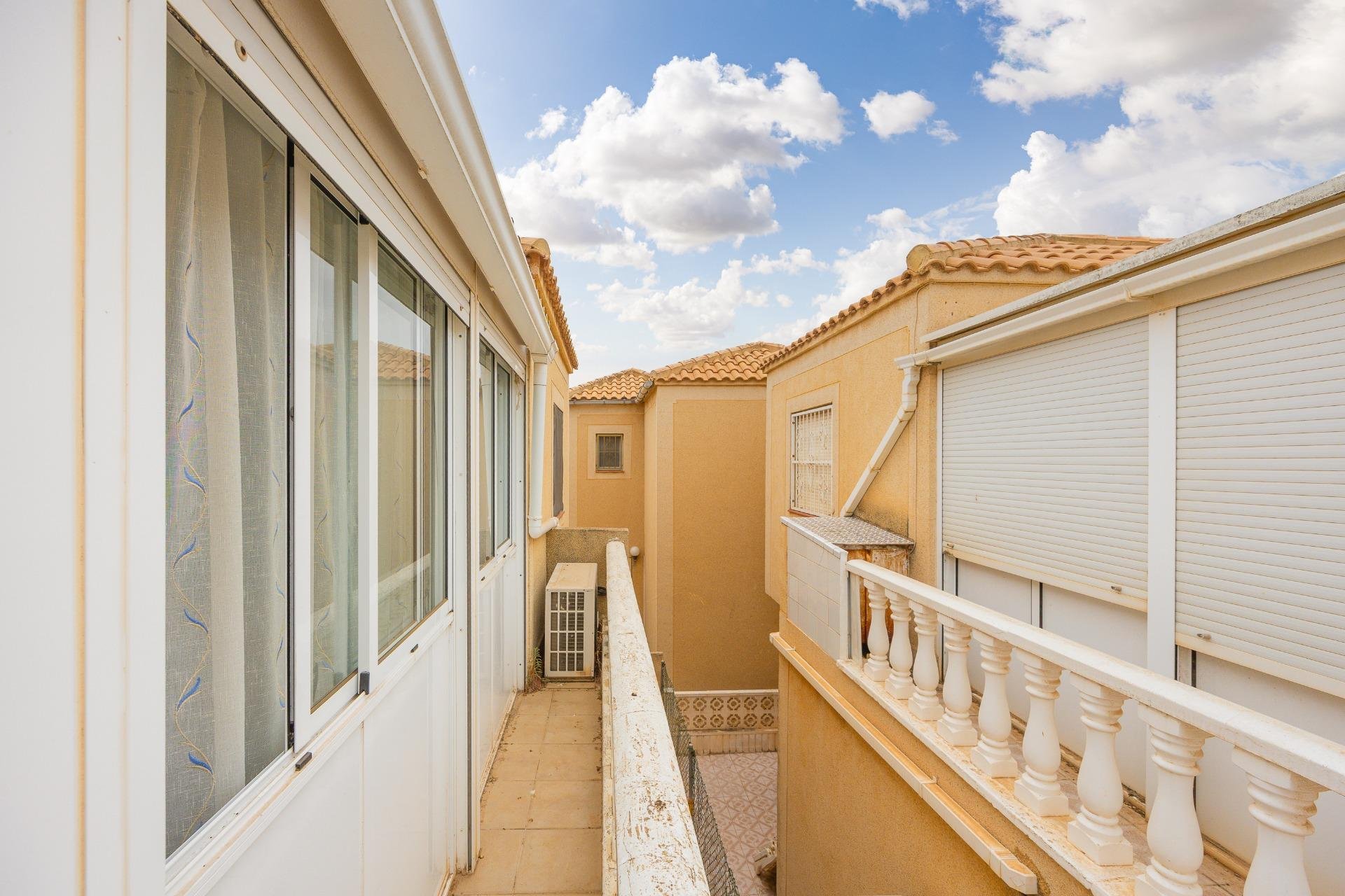 Használt Ingatlanok - Villa -
Torrevieja - El Limonar
