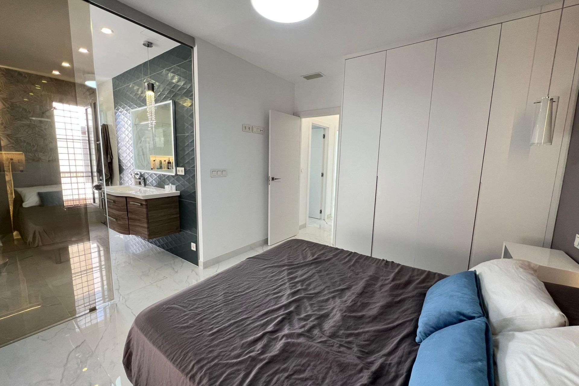 Használt Ingatlanok - Villa -
Torrevieja - La Mata