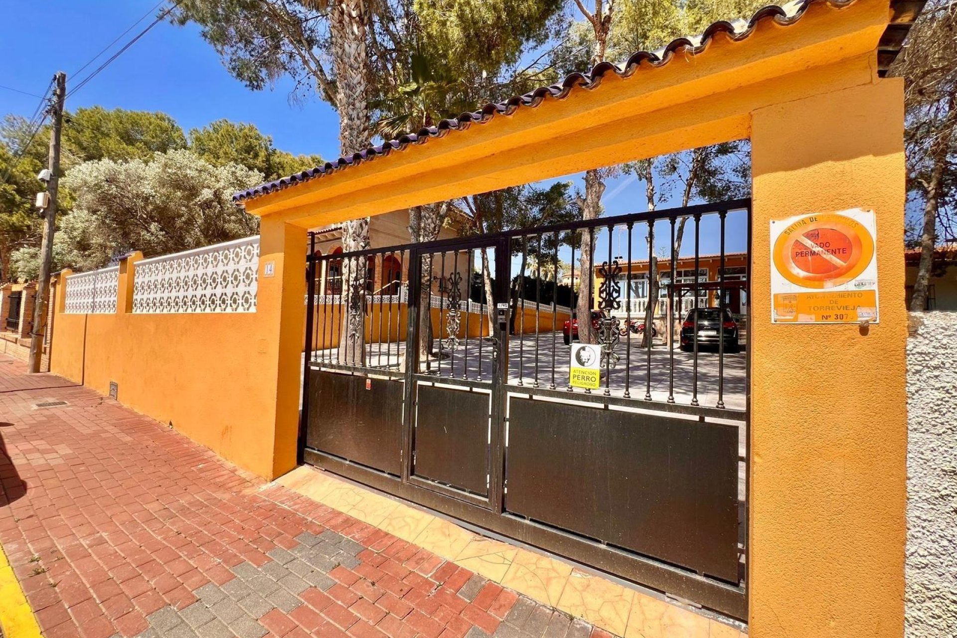 Használt Ingatlanok - Villa -
Torrevieja - Los Balcones