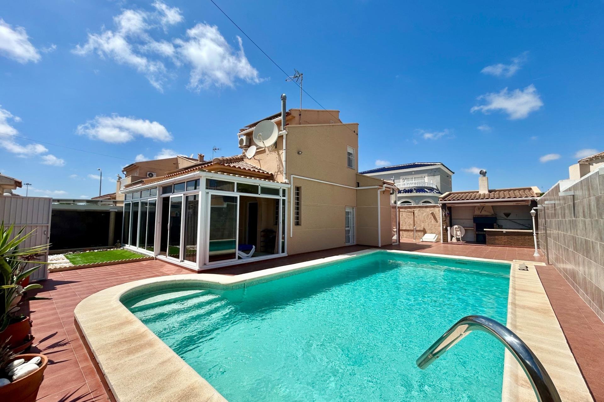 Használt Ingatlanok - Villa -
Torrevieja - San Luis