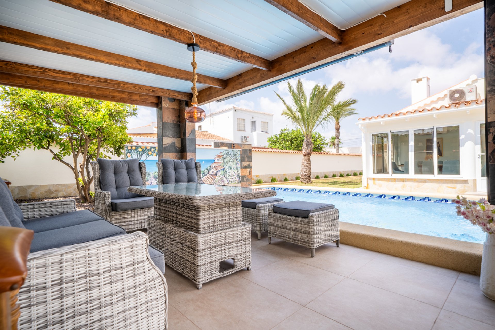 Használt Ingatlanok - Villa -
Torrevieja - Torreta